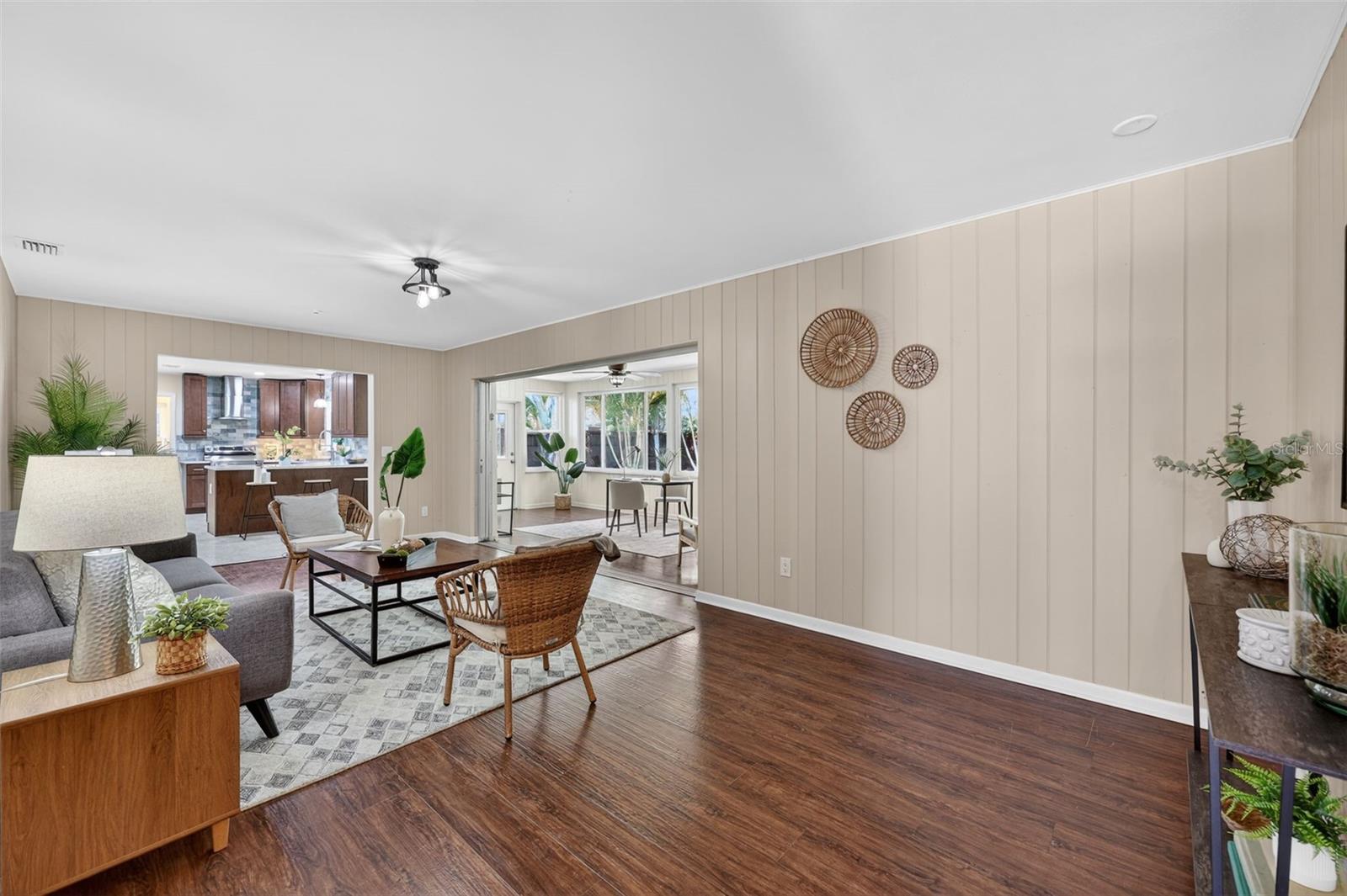 Listing photo id 7 for 2264 St Charles Drive