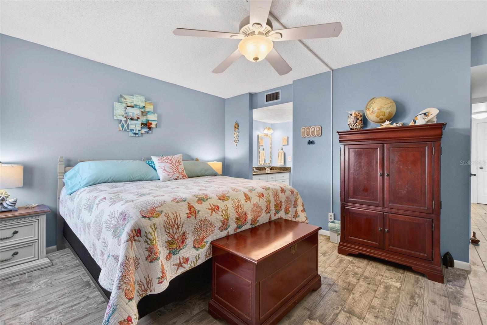 Image 16 of 31 For 2616 Cove Cay Drive 703