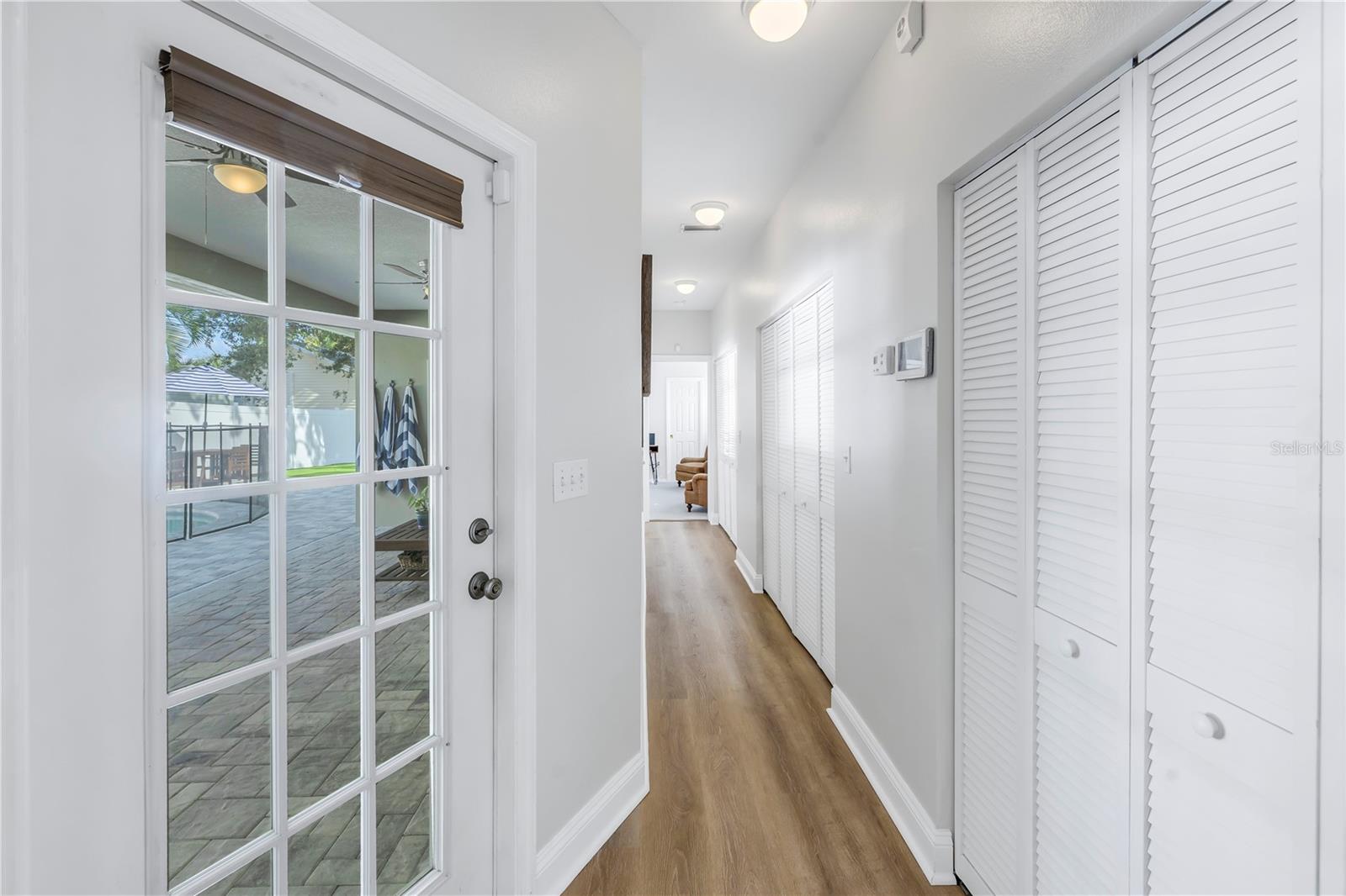 Listing photo id 12 for 140 31st Avenue N