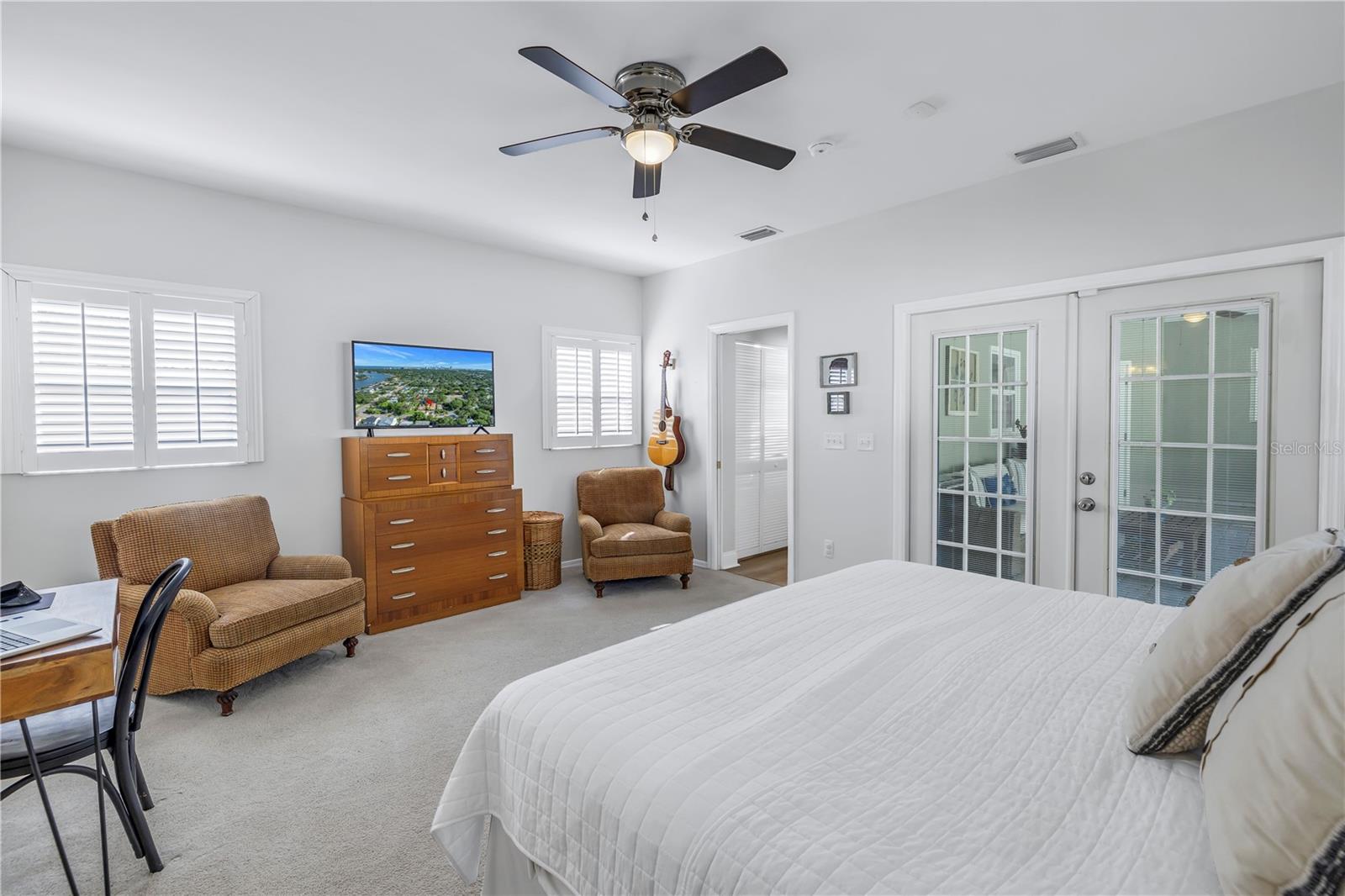 Listing photo id 14 for 140 31st Avenue N