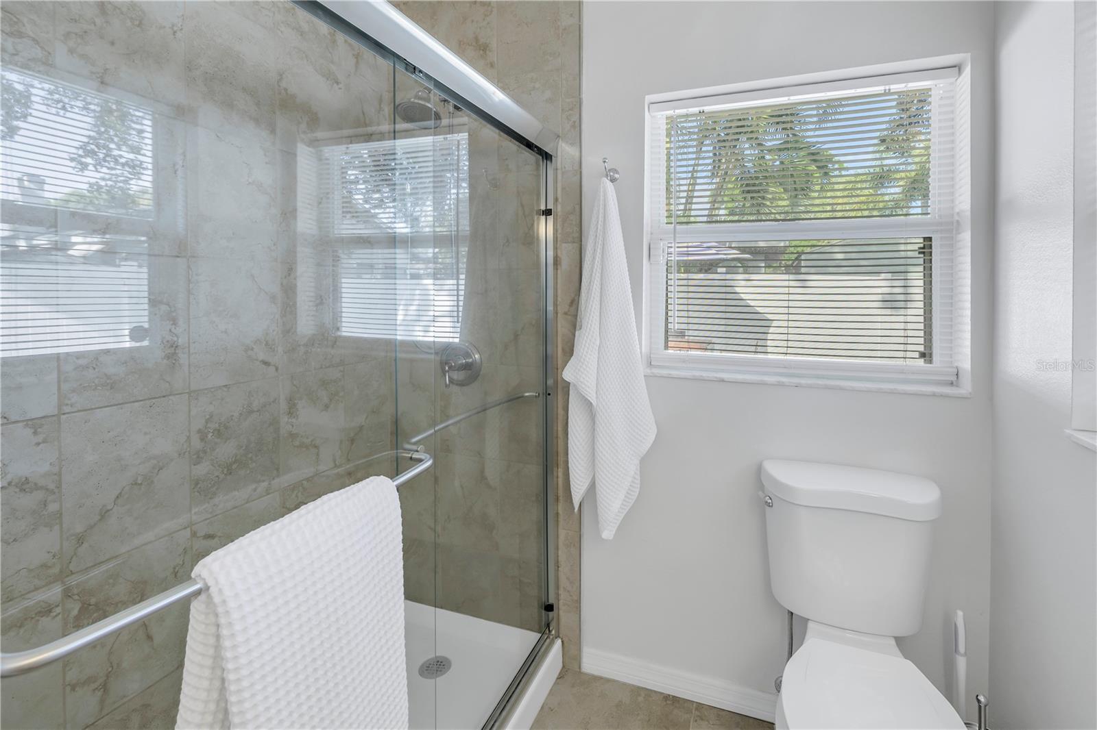 Listing photo id 16 for 140 31st Avenue N