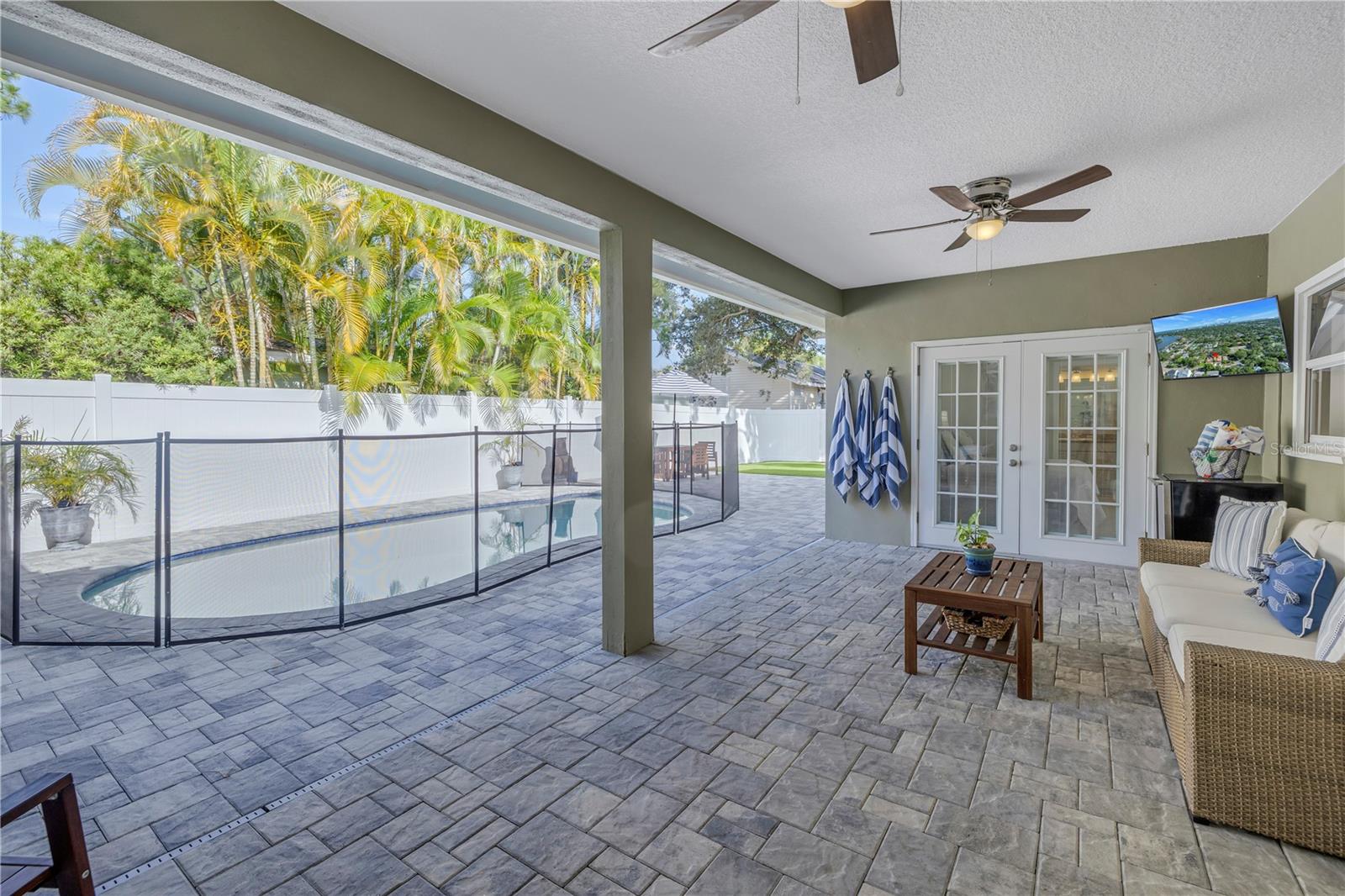 Listing photo id 17 for 140 31st Avenue N