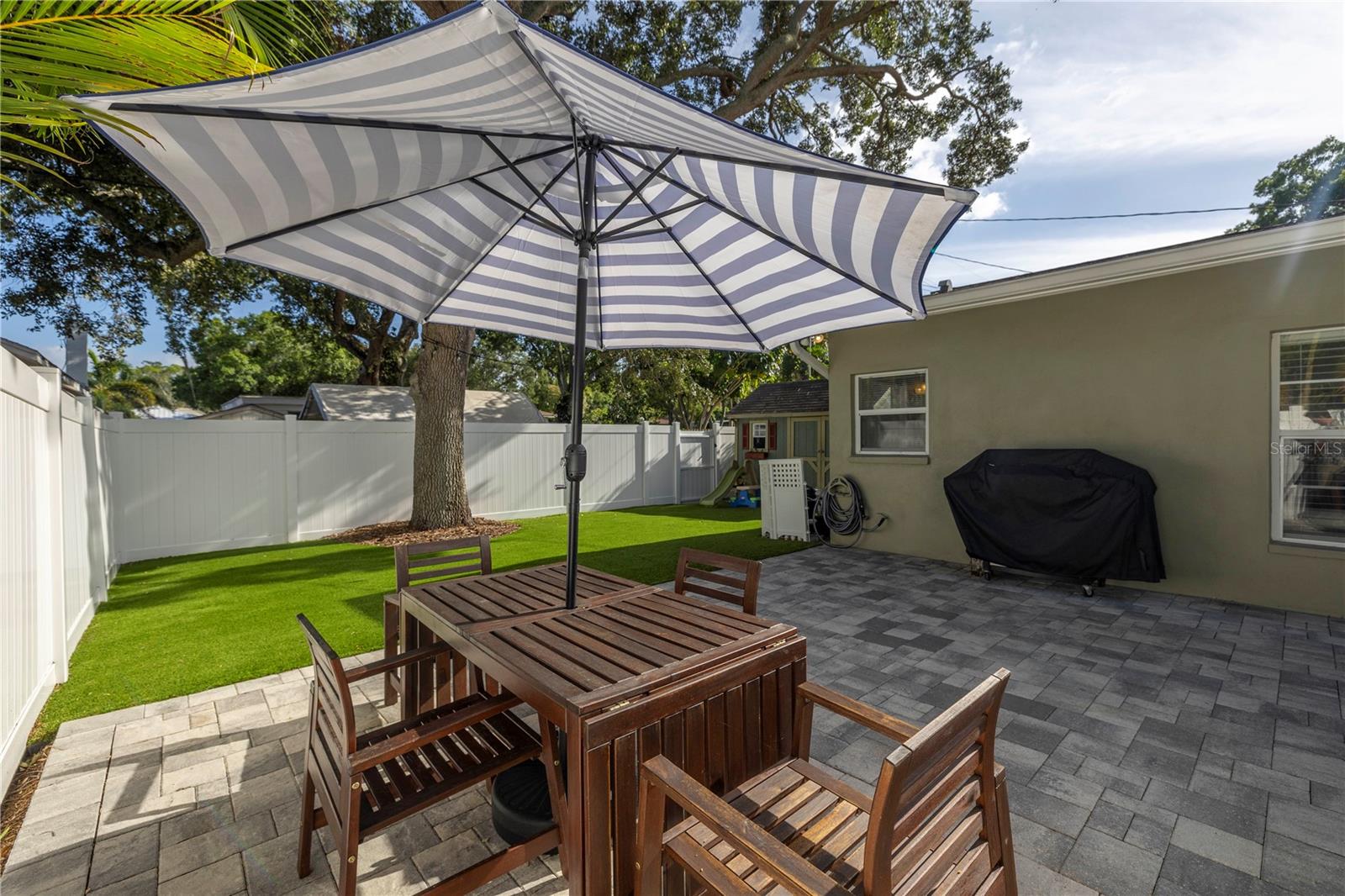 Listing photo id 21 for 140 31st Avenue N