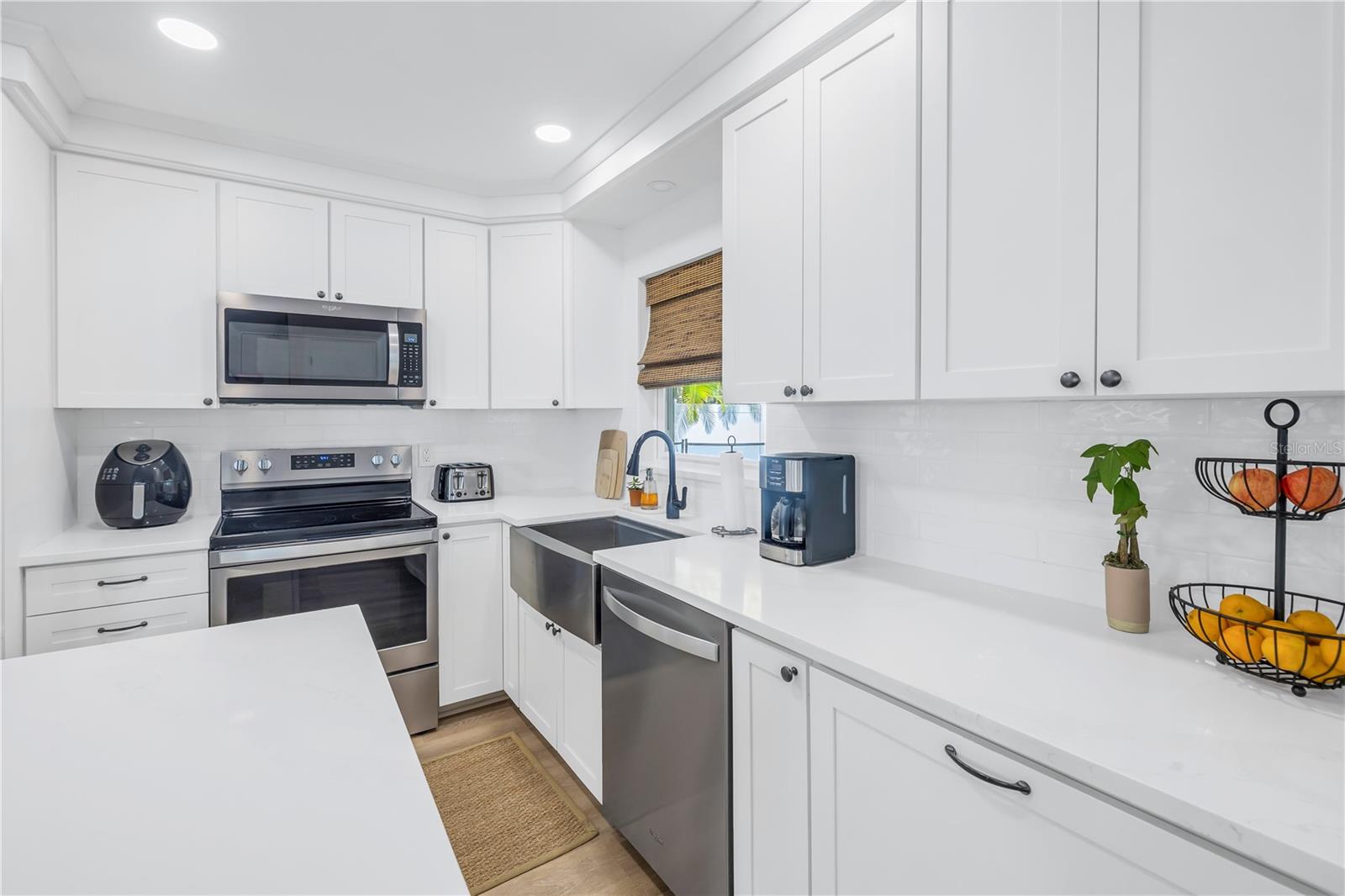 Listing photo id 6 for 140 31st Avenue N