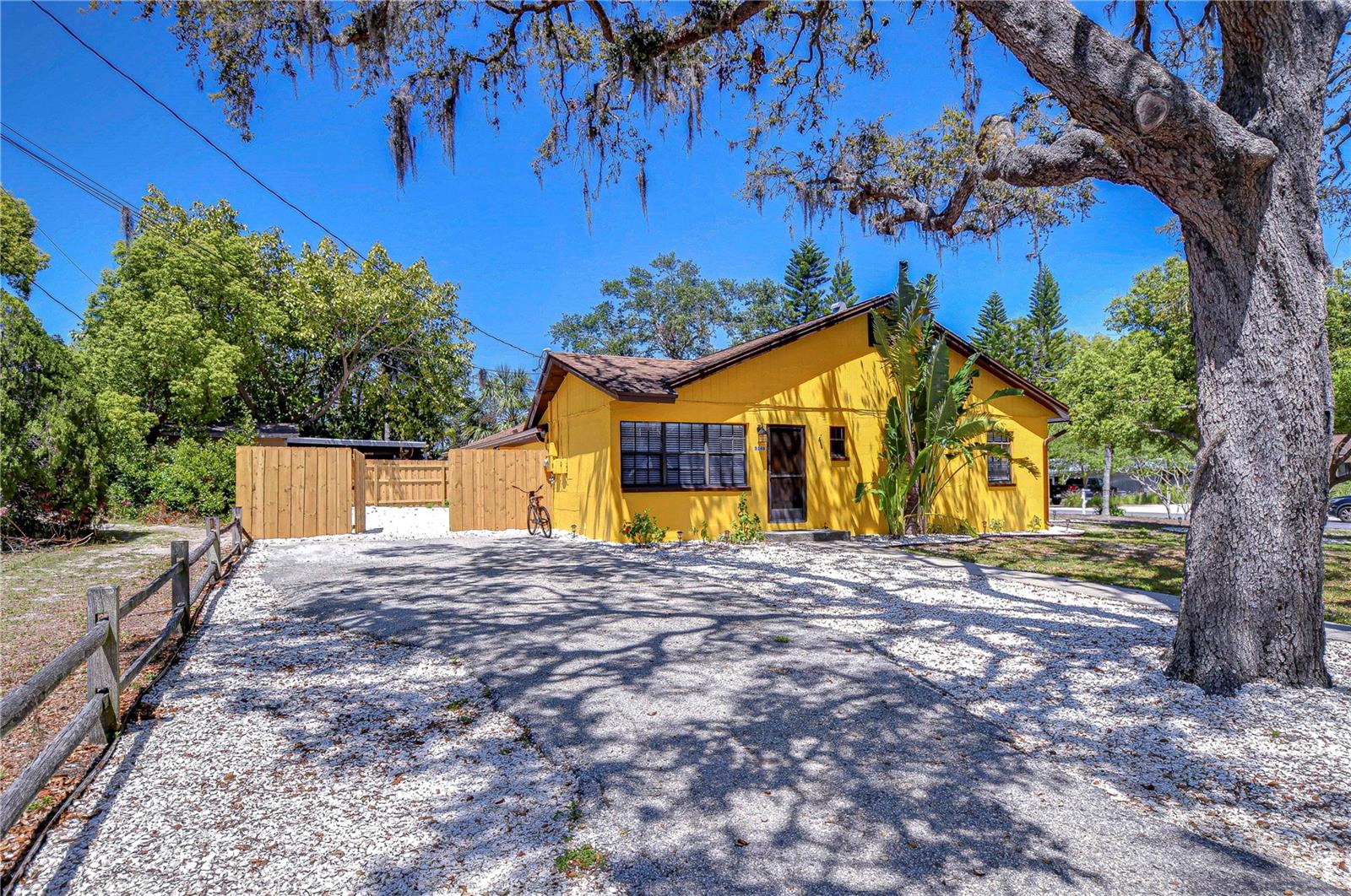 Image 2 of 27 For 6 Bayou Lane