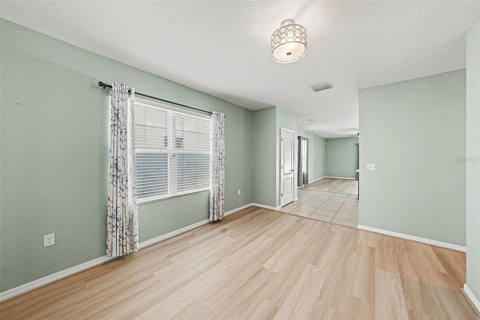 Image 3 of 15 For 813 Wiltonway Drive