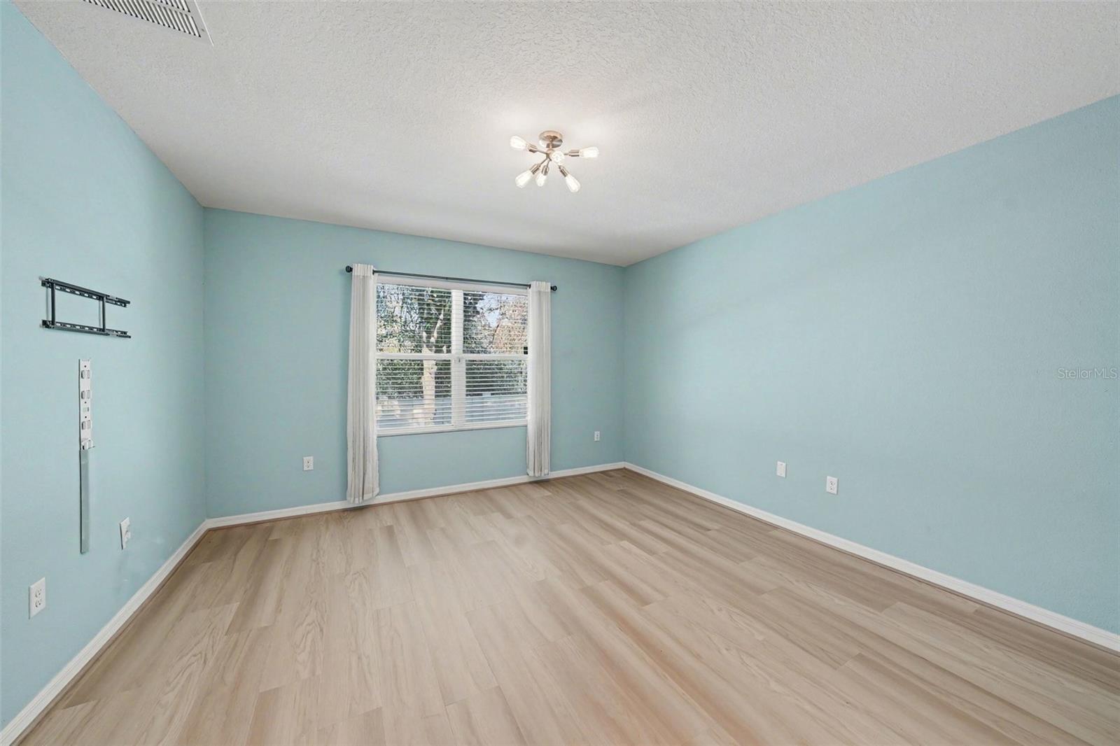 Image 5 of 15 For 813 Wiltonway Drive