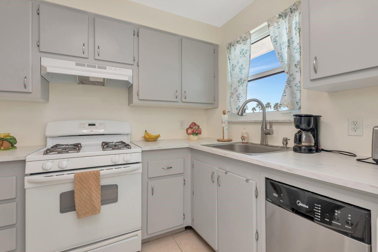 Image 4 of 50 For 3128 59th Street S 211