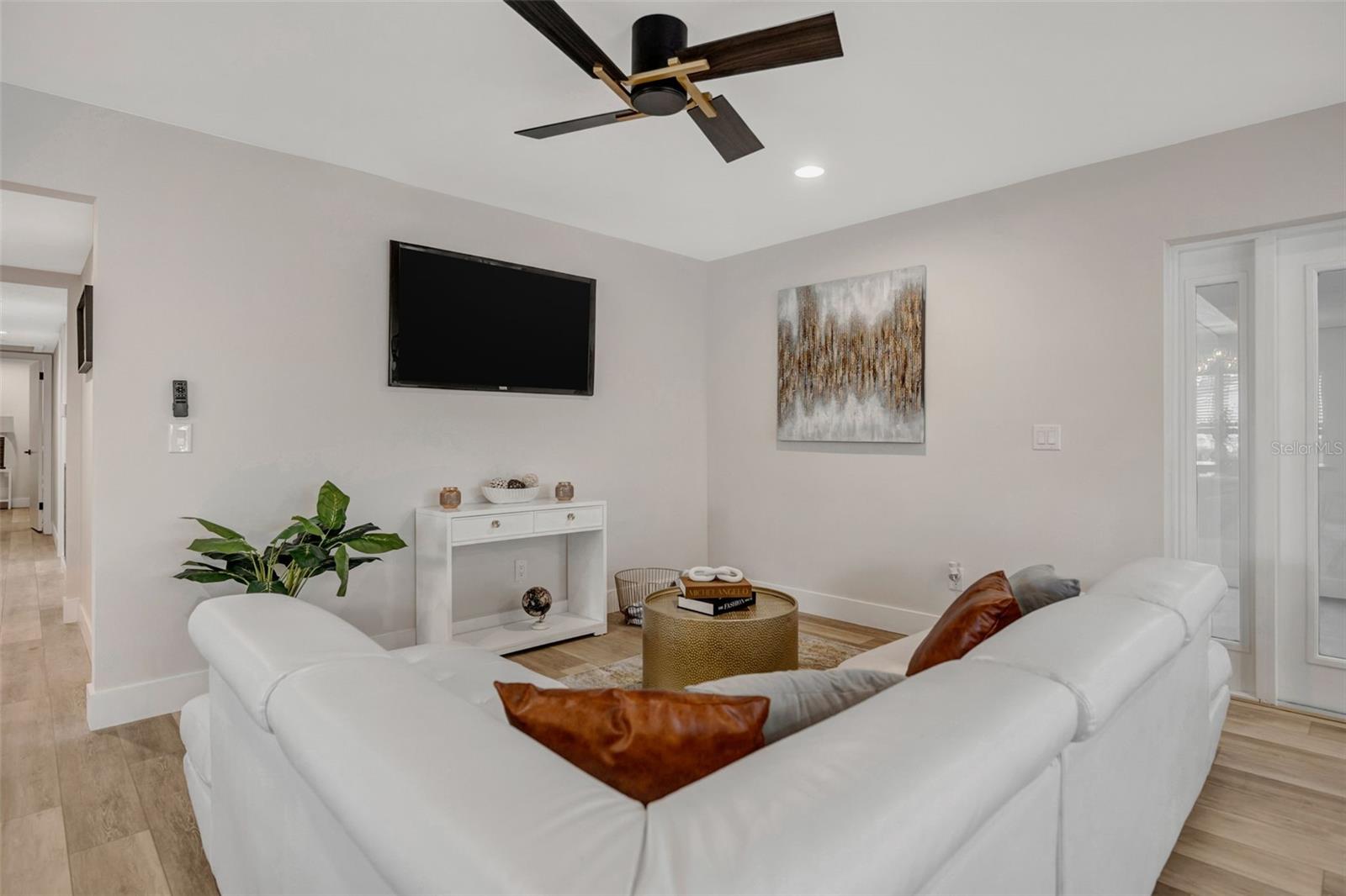 Image 24 of 51 For 10408 Butia Place