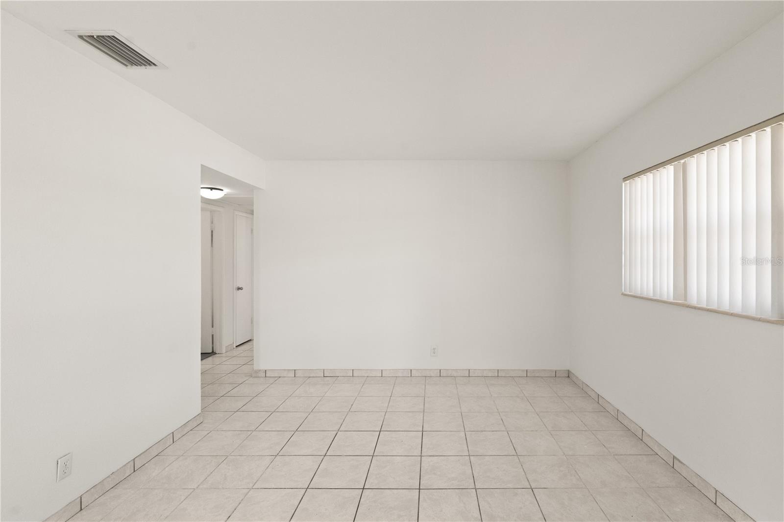 Listing photo id 17 for 6206 Lois Avenue