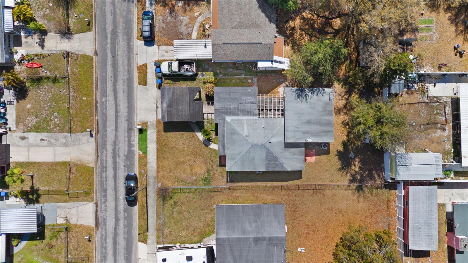 Listing photo id 23 for 6206 Lois Avenue