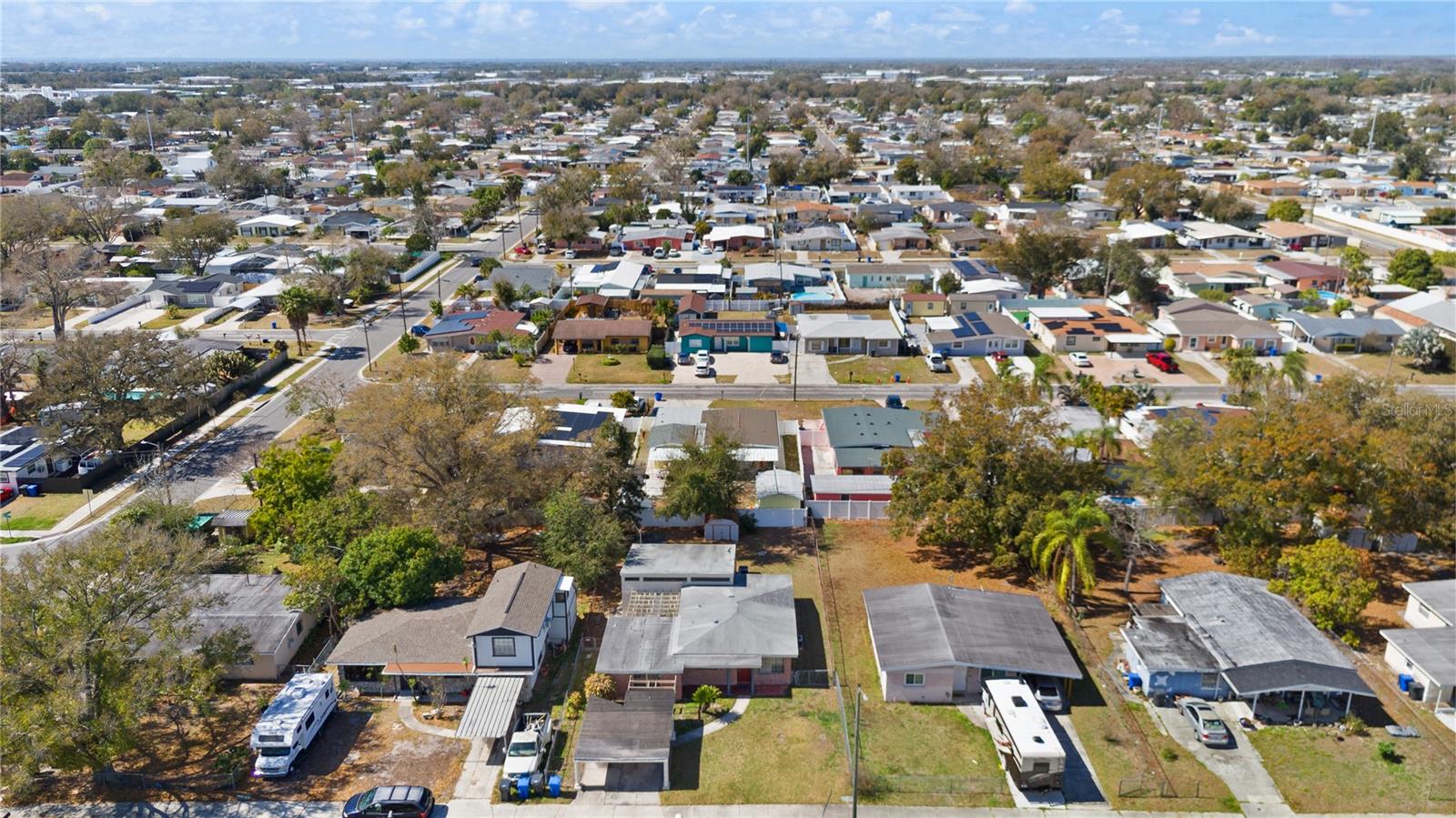 Listing photo id 24 for 6206 Lois Avenue