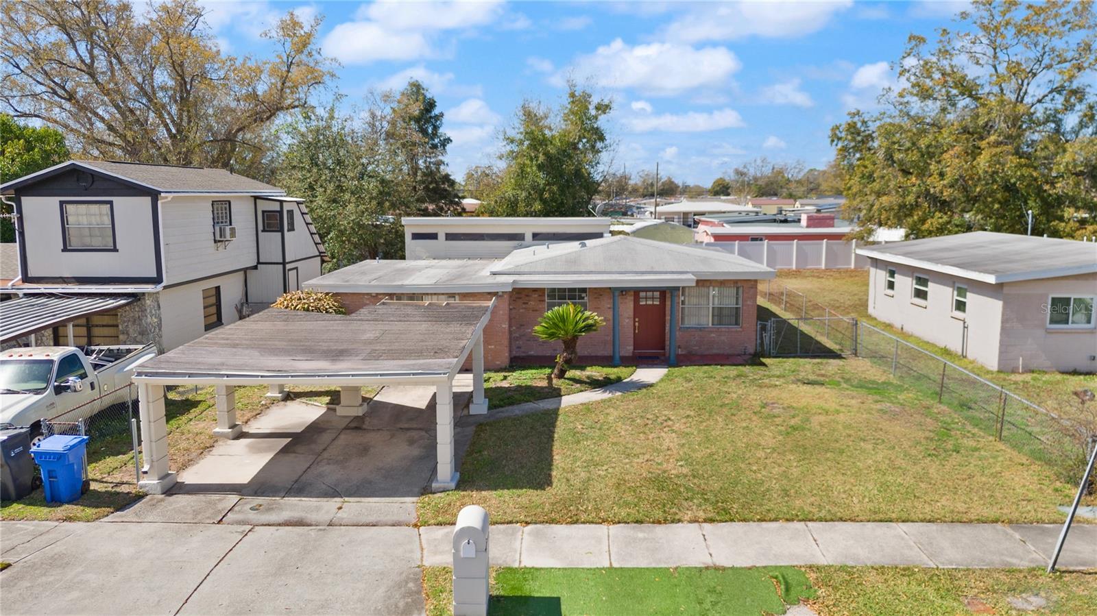 Listing photo id 25 for 6206 Lois Avenue