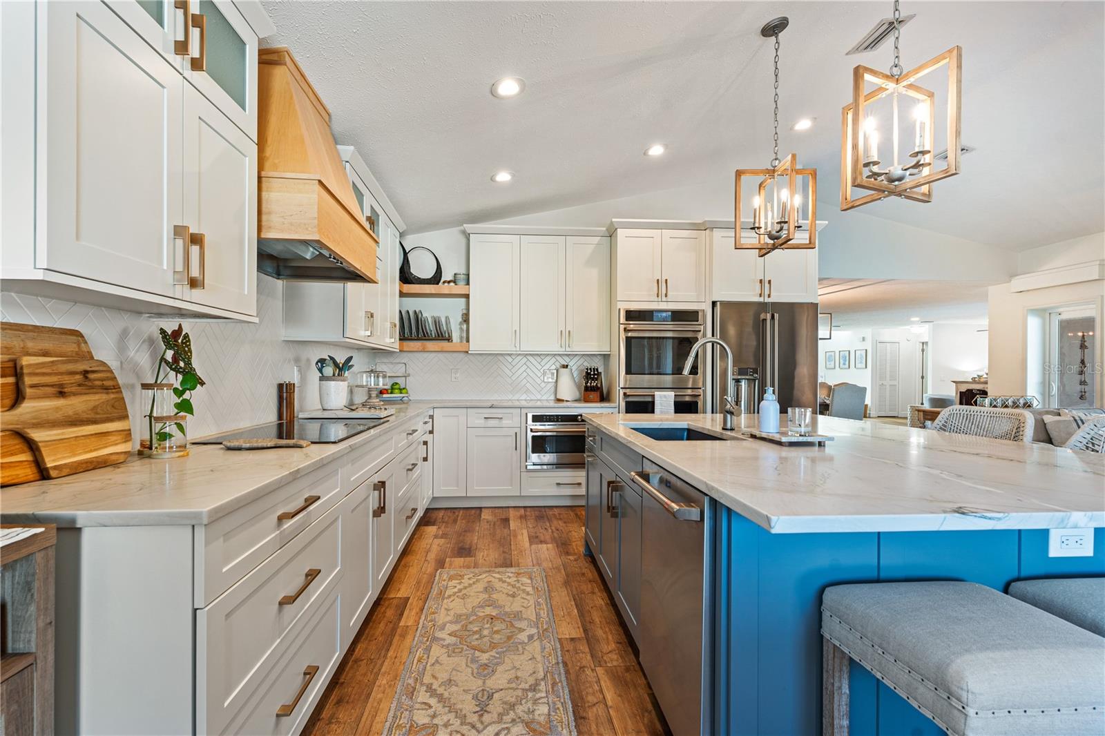 Image 11 of 34 For 6611 Surfside Boulevard