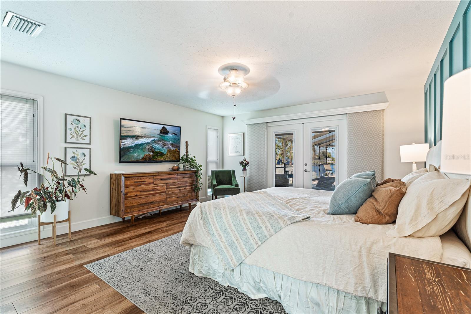 Image 18 of 34 For 6611 Surfside Boulevard