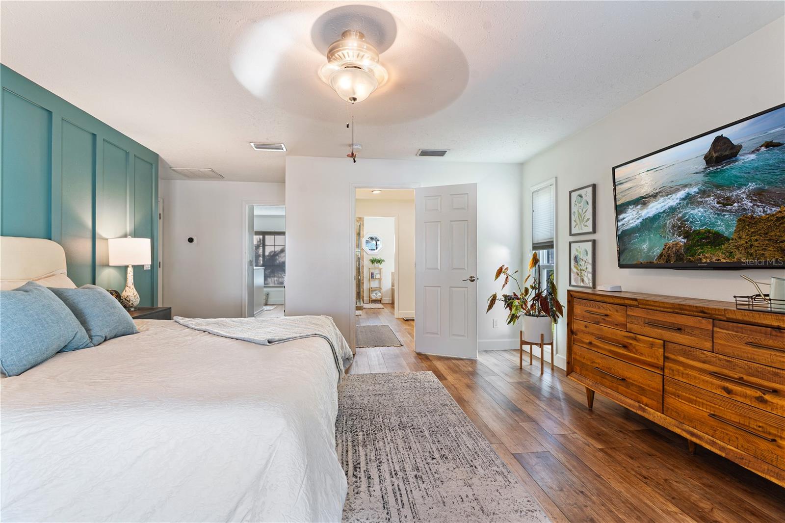 Image 20 of 34 For 6611 Surfside Boulevard