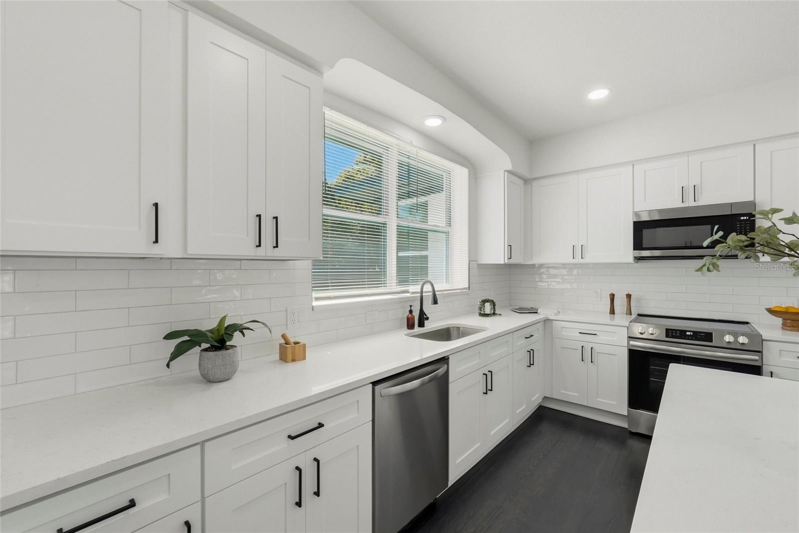 Image 11 of 30 For 913 Genesee Street