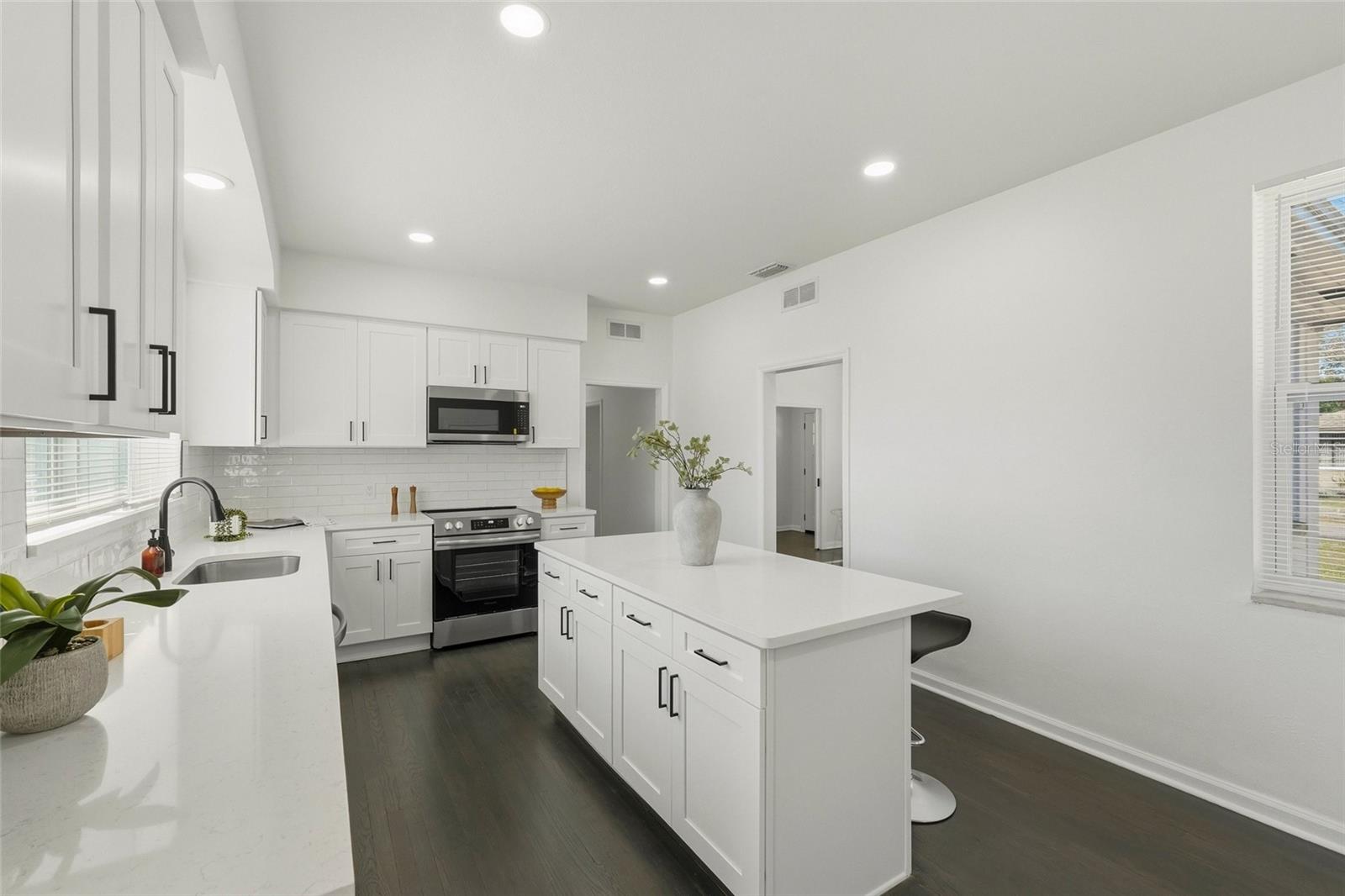 Image 12 of 30 For 913 Genesee Street