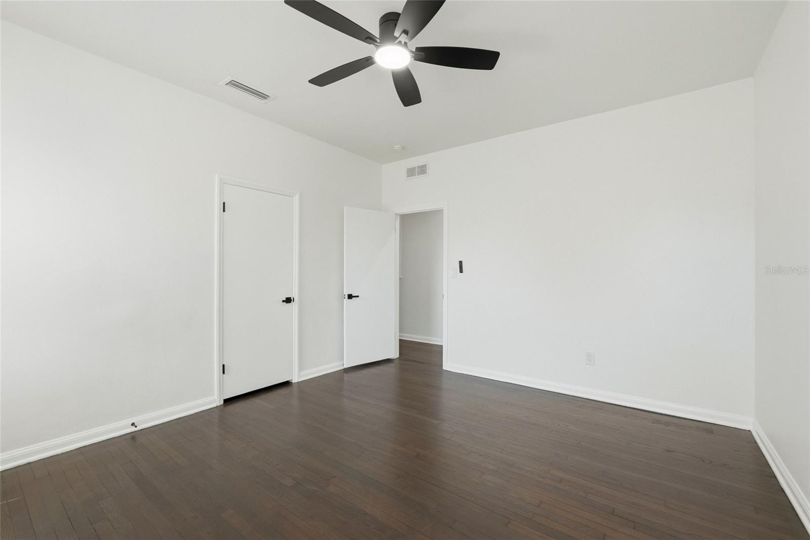 Image 16 of 30 For 913 Genesee Street