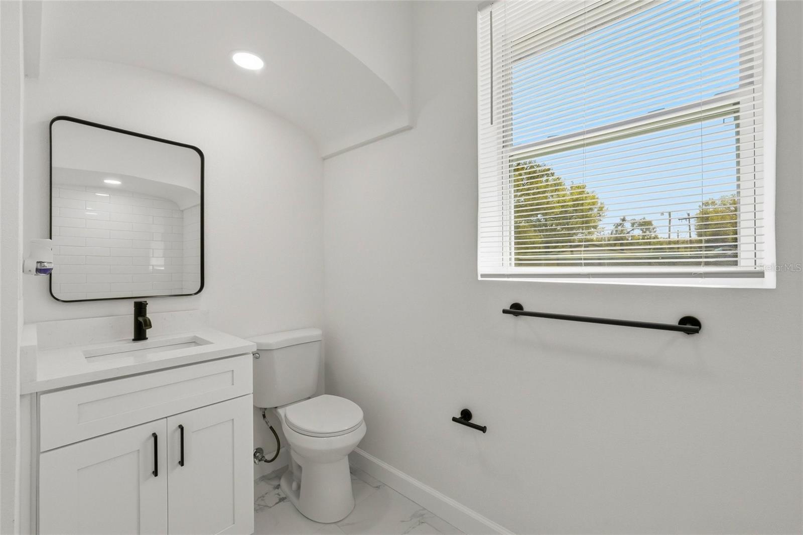 Image 22 of 30 For 913 Genesee Street