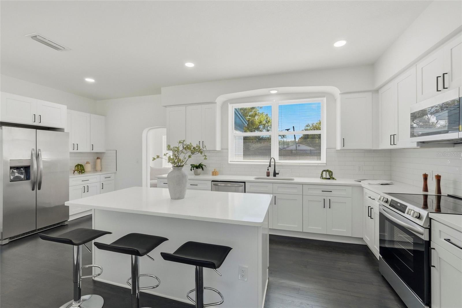 Image 8 of 30 For 913 Genesee Street