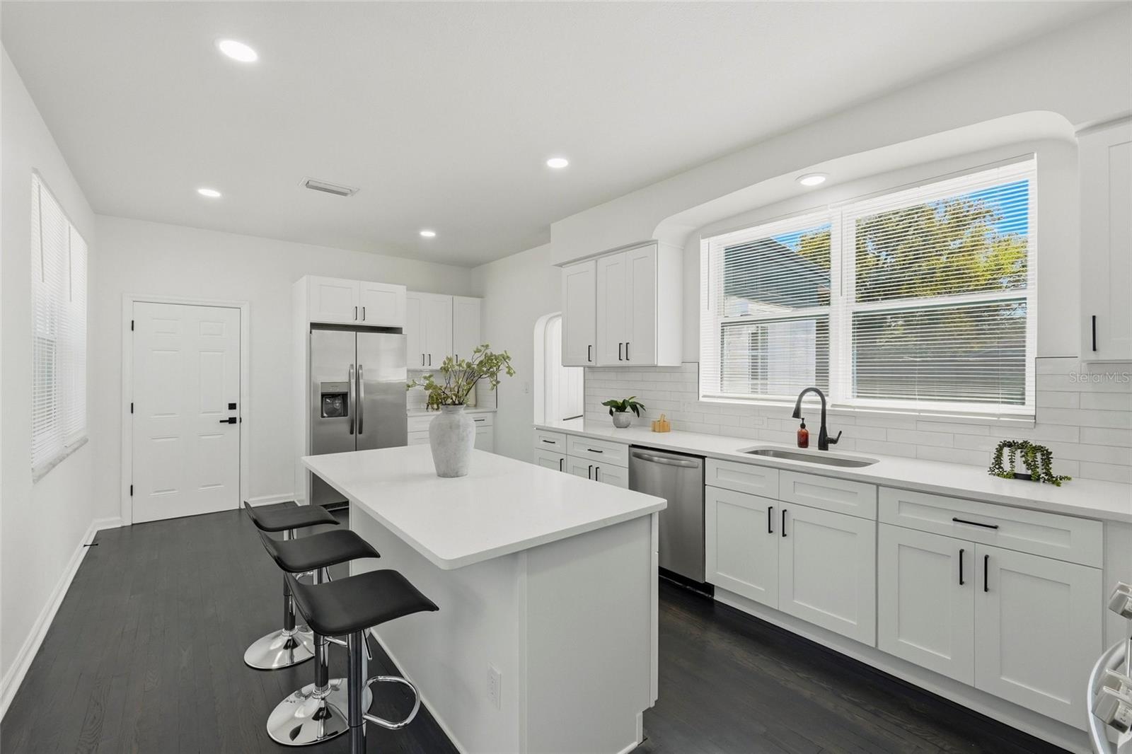 Image 9 of 30 For 913 Genesee Street