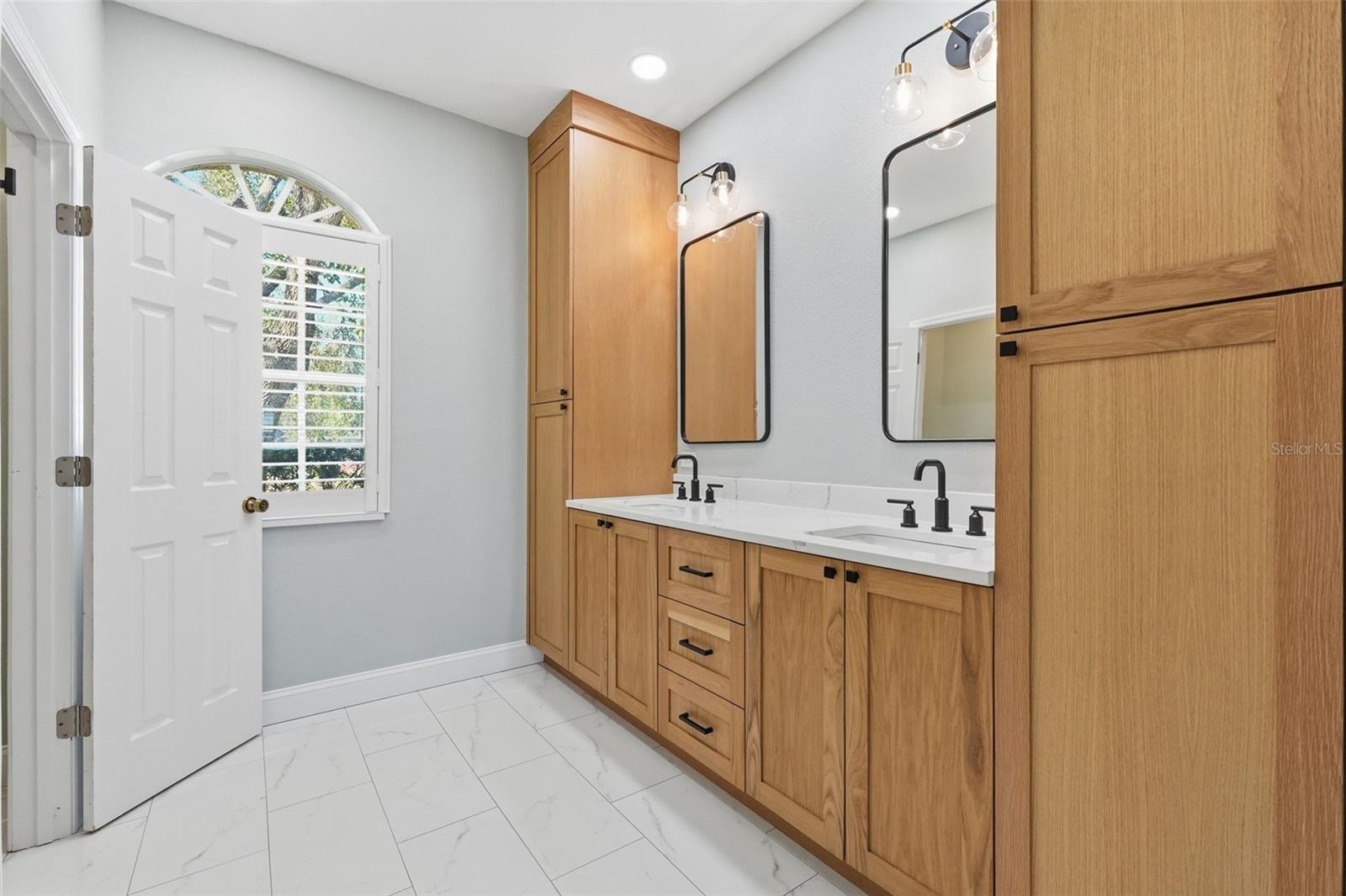 Image 21 of 44 For 1857 Riveredge Drive