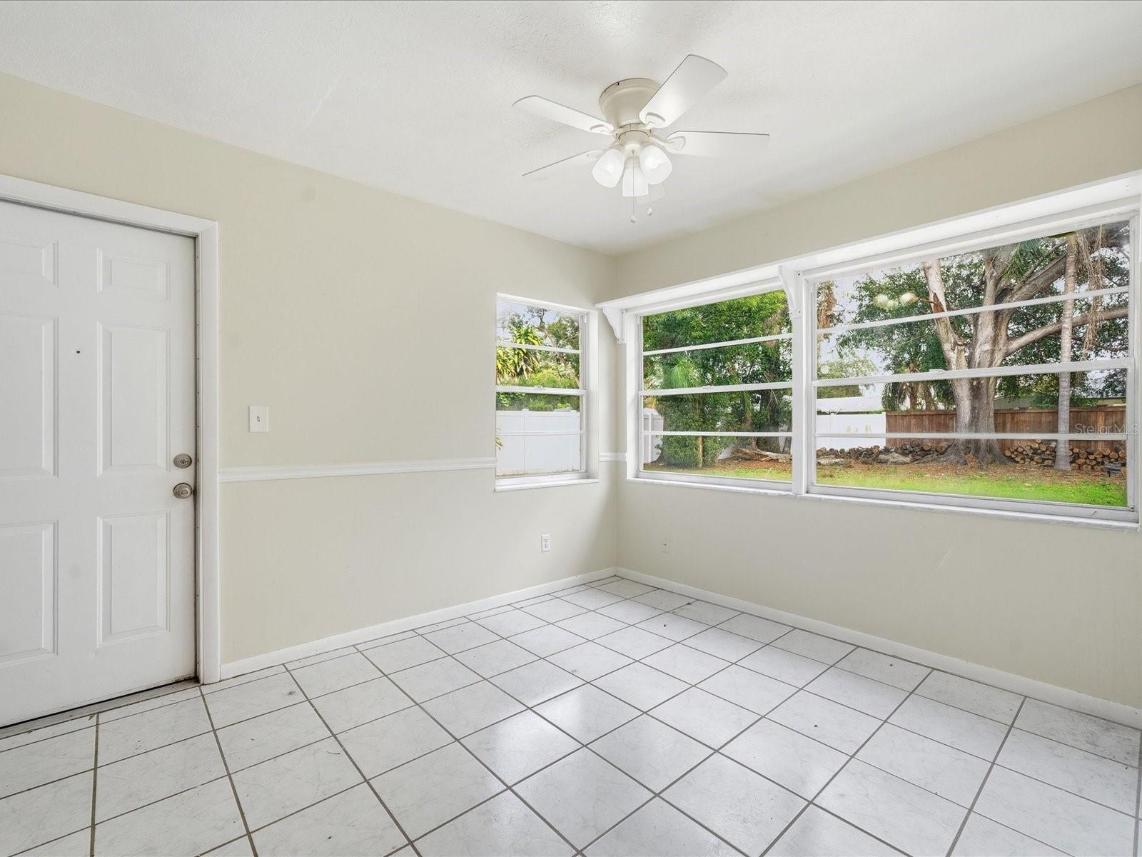 Image 19 of 36 For 13317 Lake George Lane