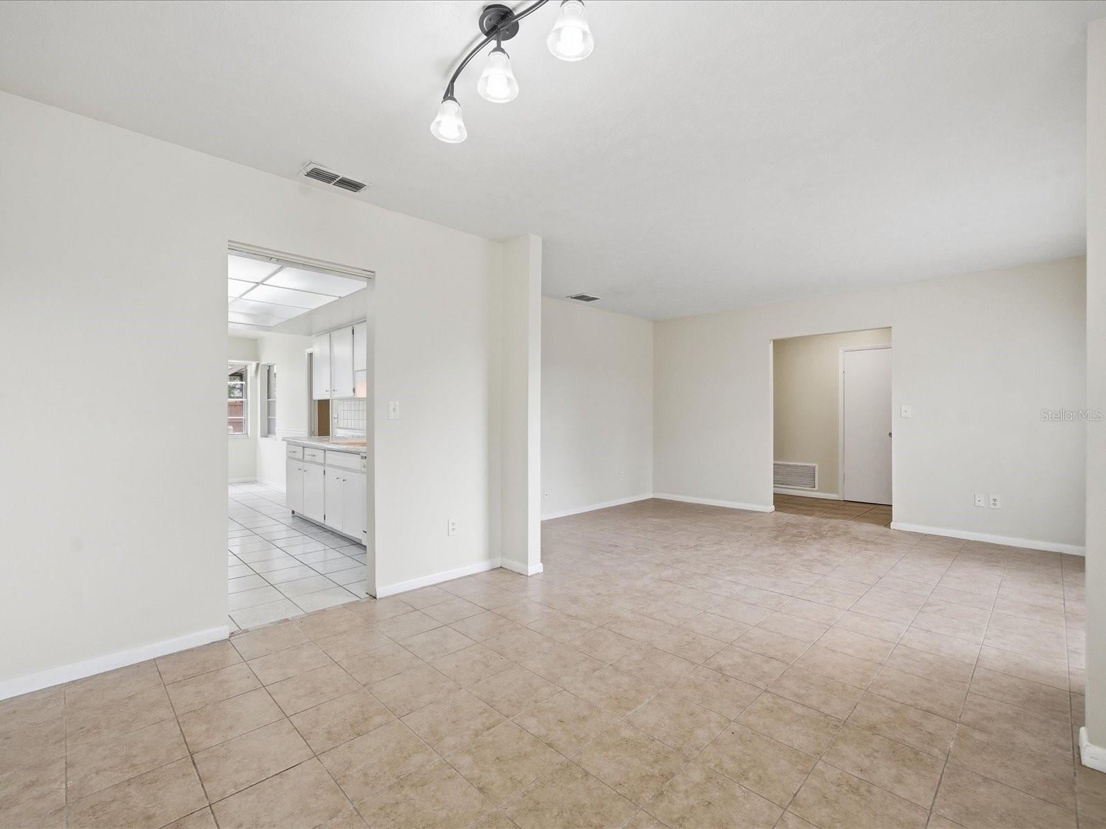 Image 9 of 36 For 13317 Lake George Lane