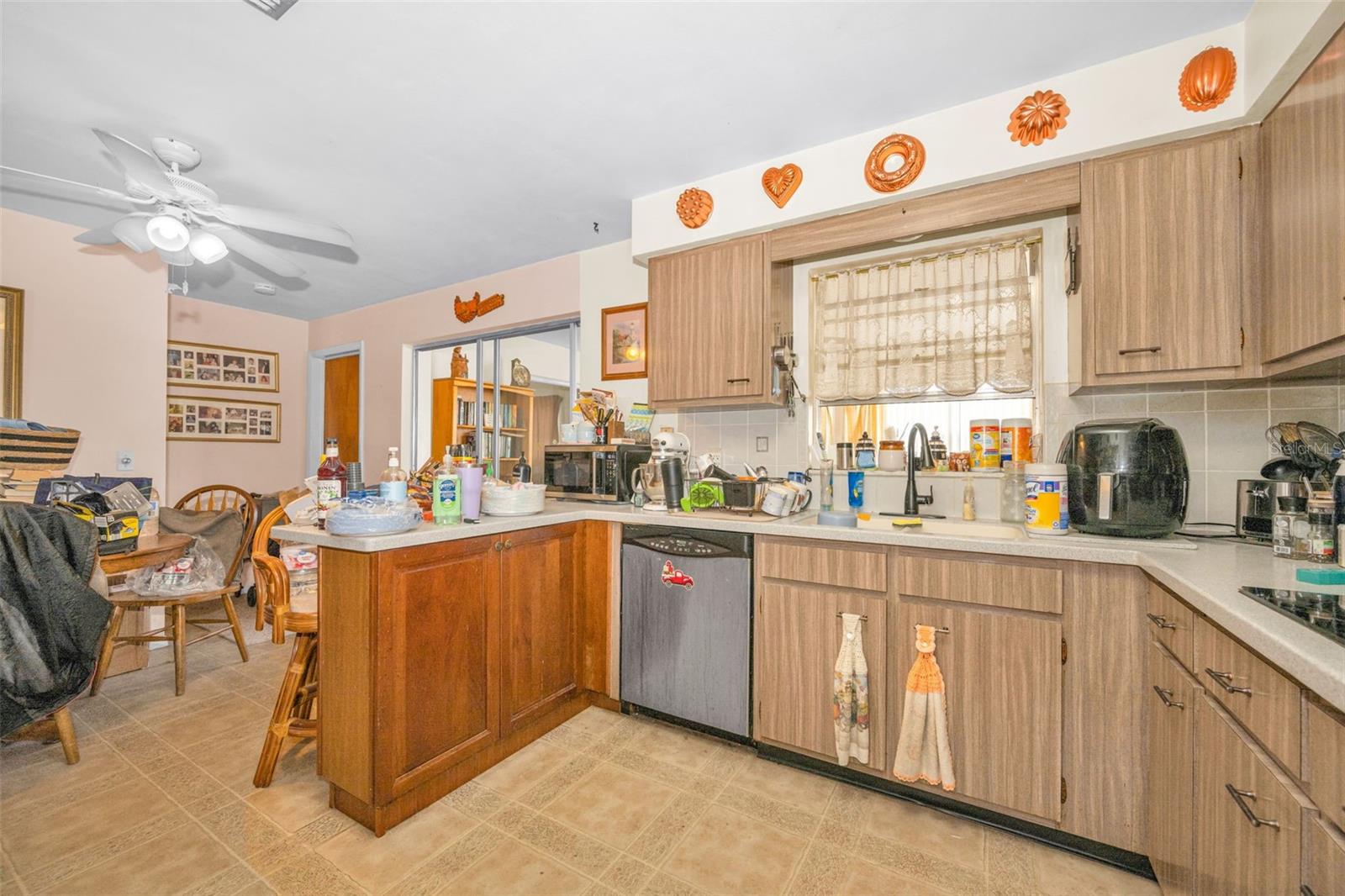 Image 14 of 18 For 1354 Rosery Road Ne