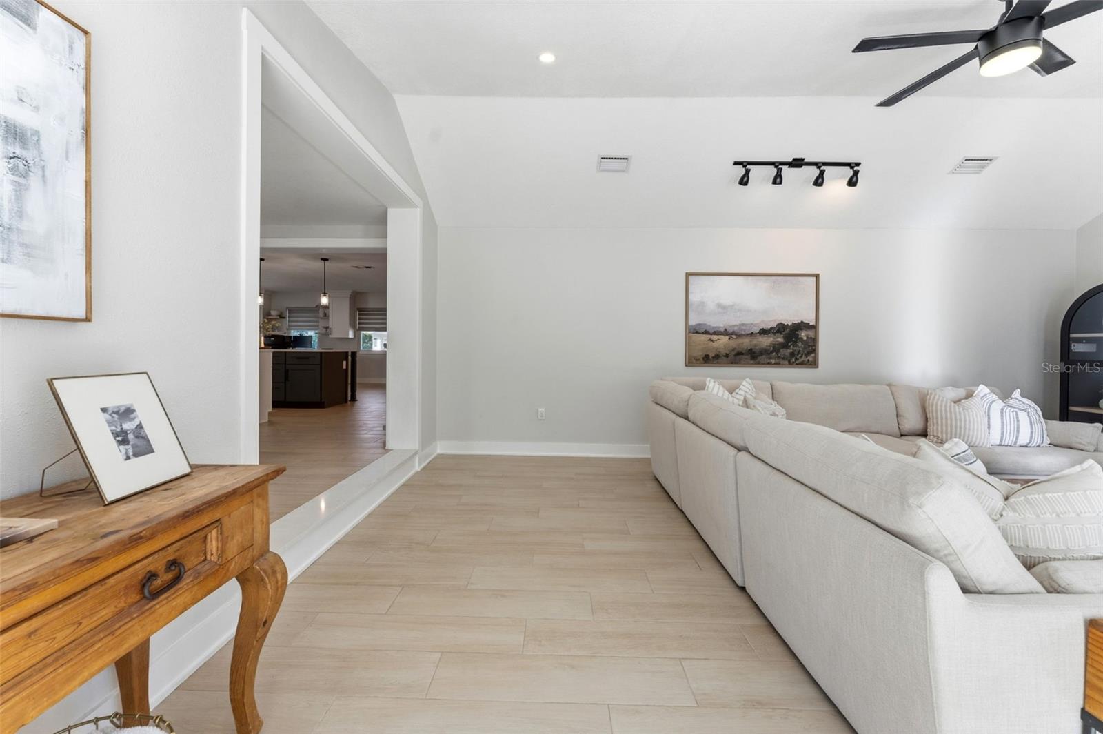 Image 16 of 51 For 3910 Paxton Avenue