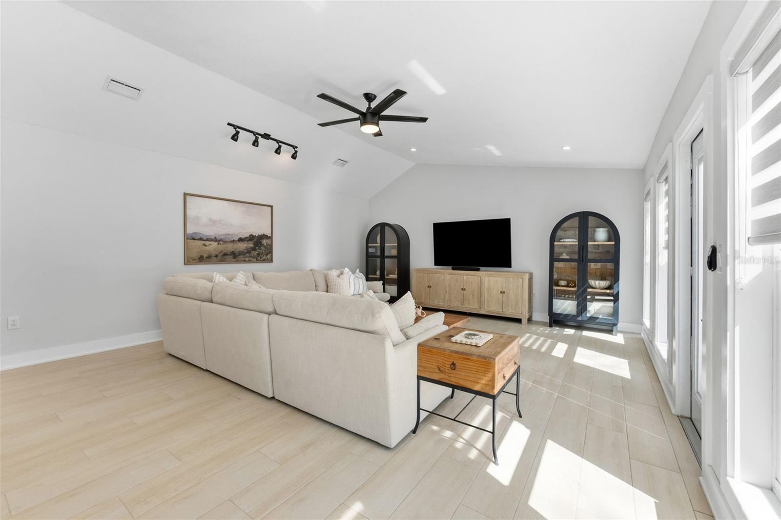 Image 17 of 51 For 3910 Paxton Avenue