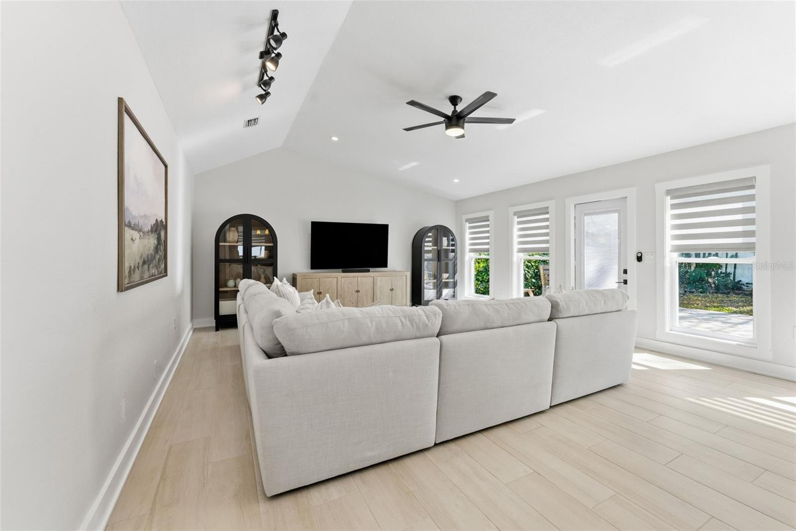 Image 18 of 51 For 3910 Paxton Avenue