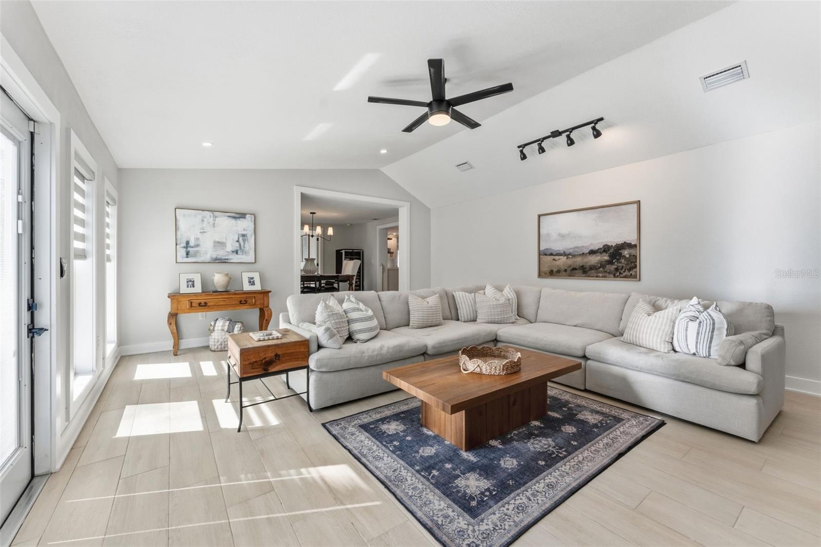 Image 19 of 51 For 3910 Paxton Avenue