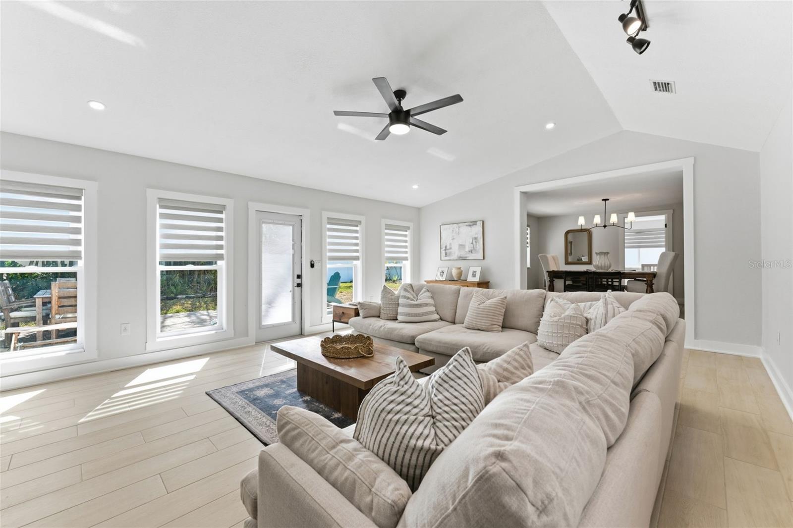 Image 20 of 51 For 3910 Paxton Avenue