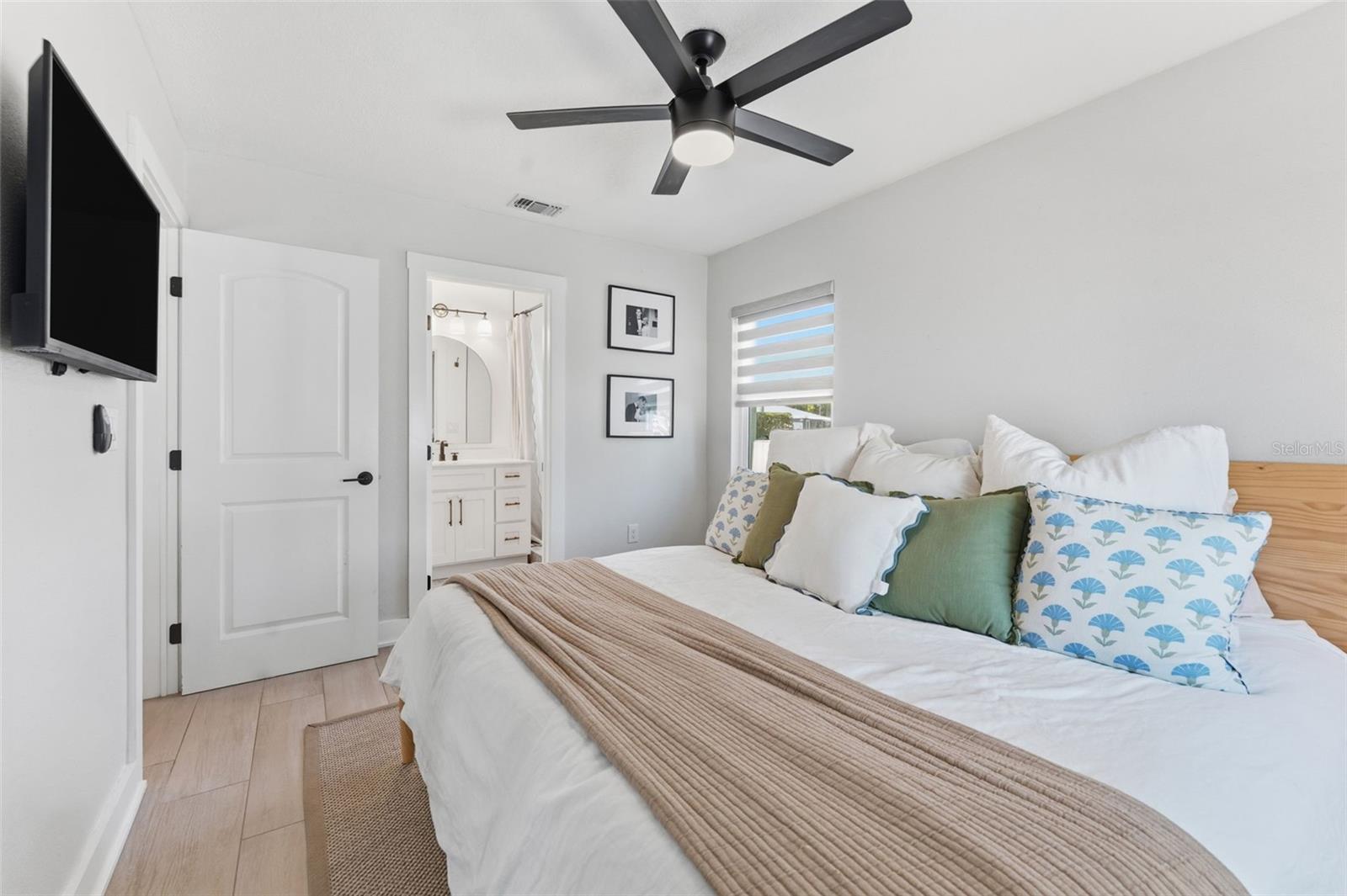 Image 22 of 51 For 3910 Paxton Avenue