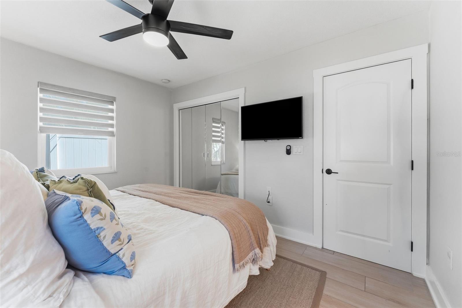 Image 23 of 51 For 3910 Paxton Avenue