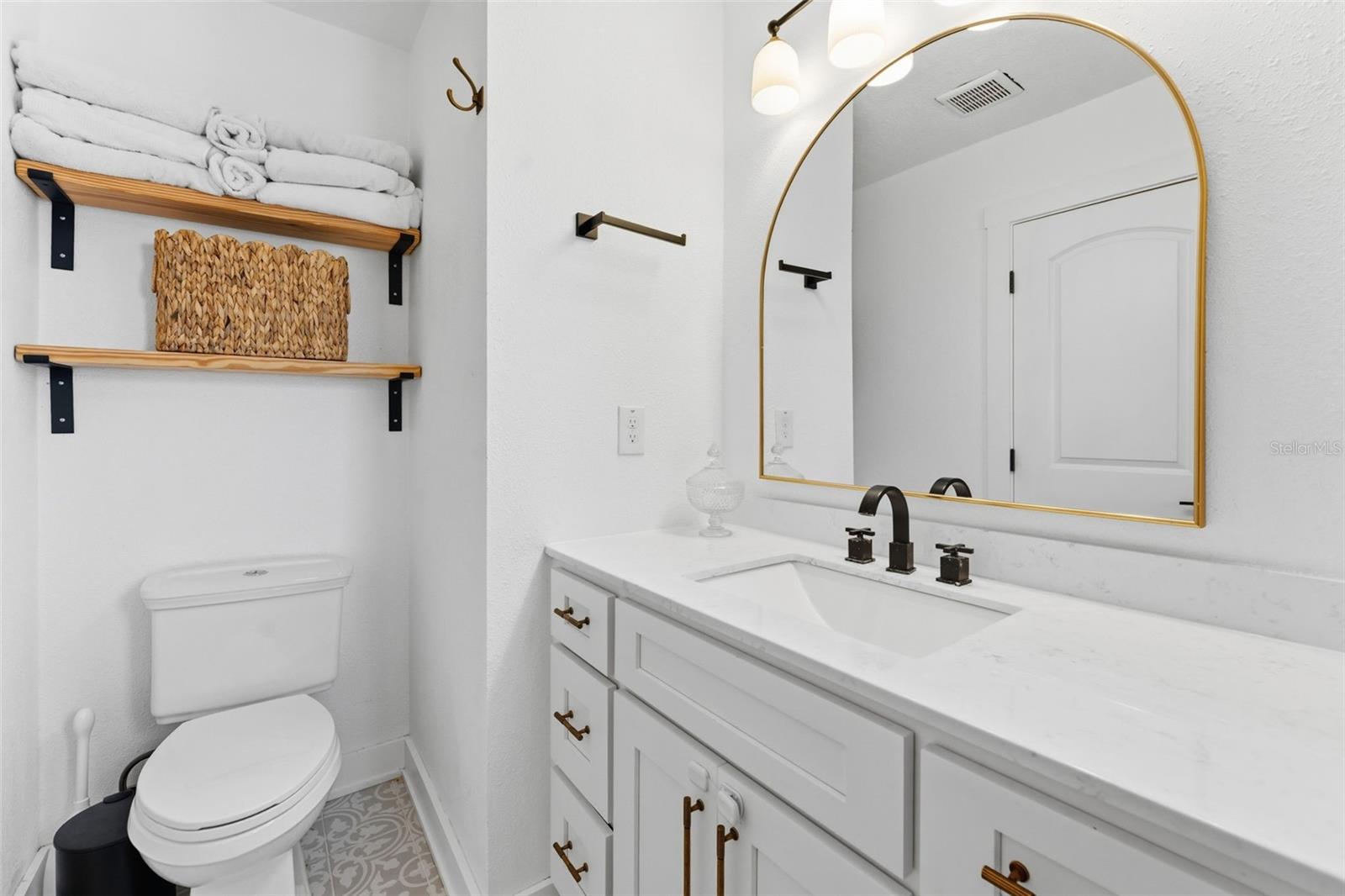 Image 24 of 51 For 3910 Paxton Avenue