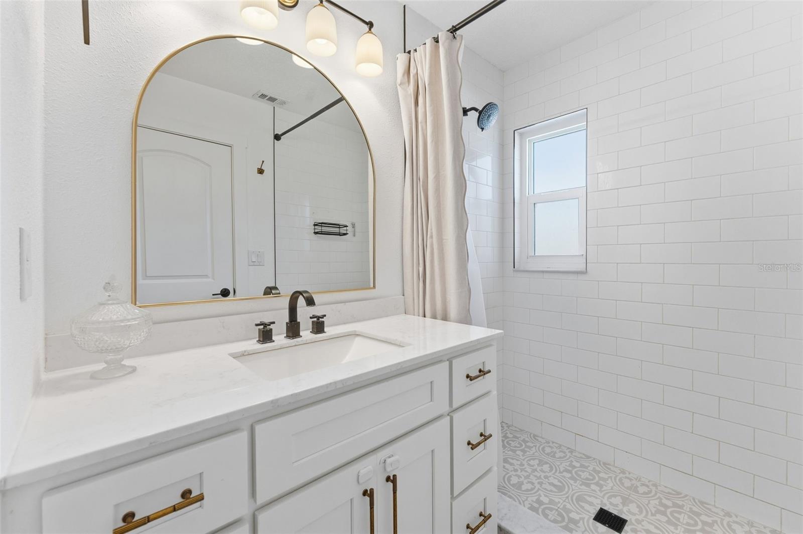 Image 25 of 51 For 3910 Paxton Avenue