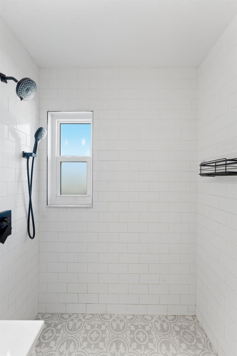 Image 26 of 51 For 3910 Paxton Avenue