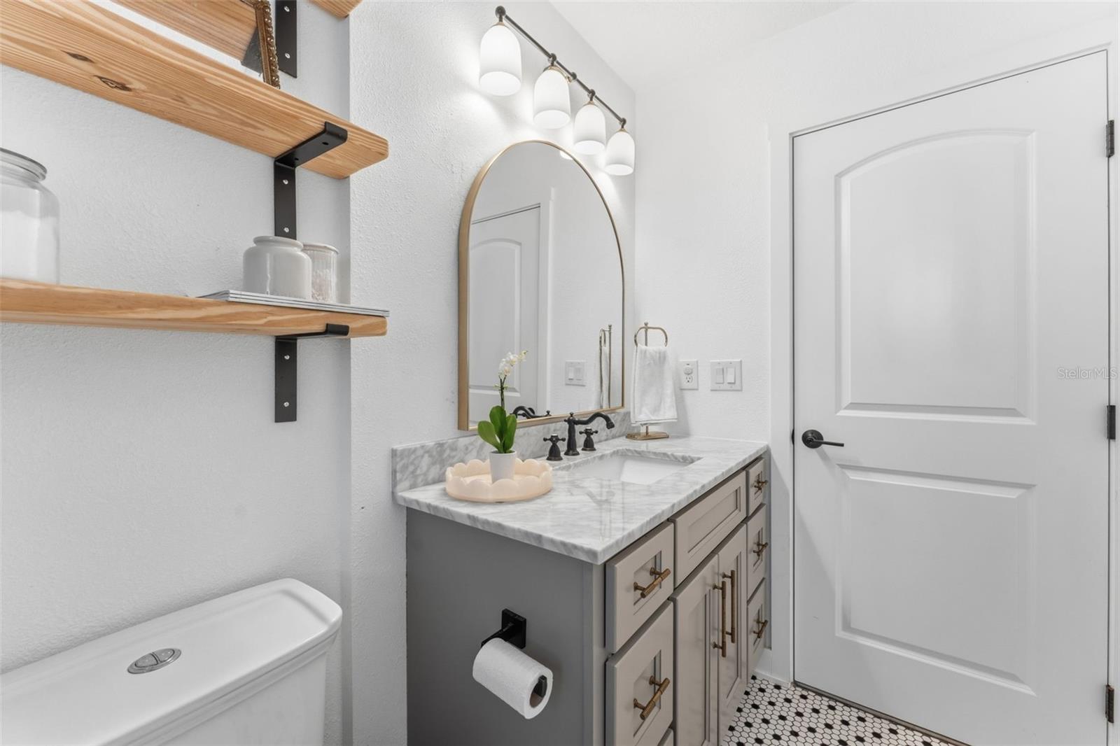 Image 32 of 51 For 3910 Paxton Avenue