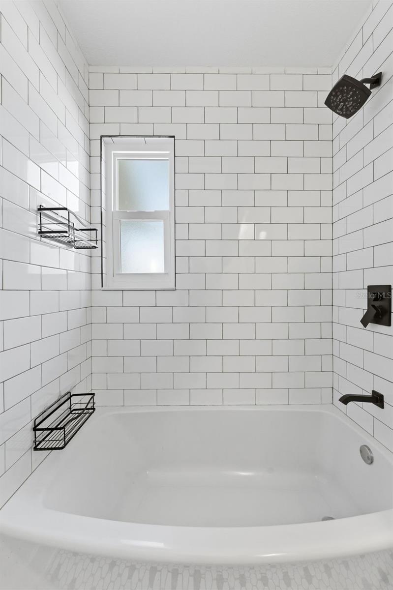 Image 33 of 51 For 3910 Paxton Avenue