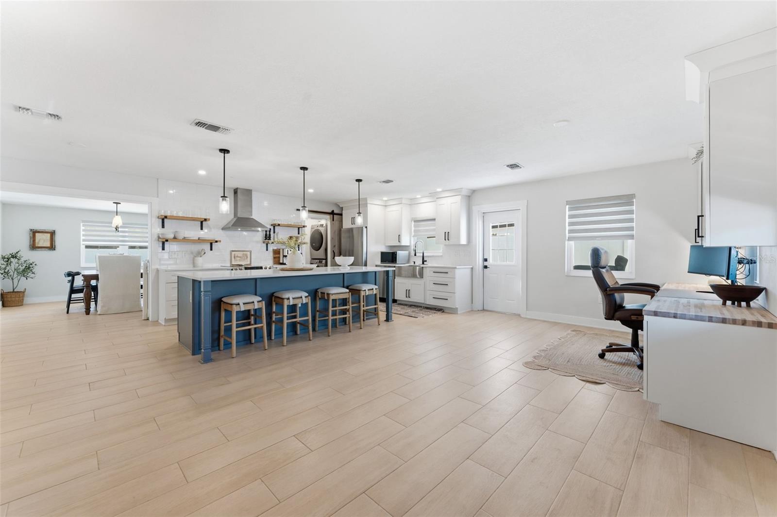 Image 5 of 51 For 3910 Paxton Avenue