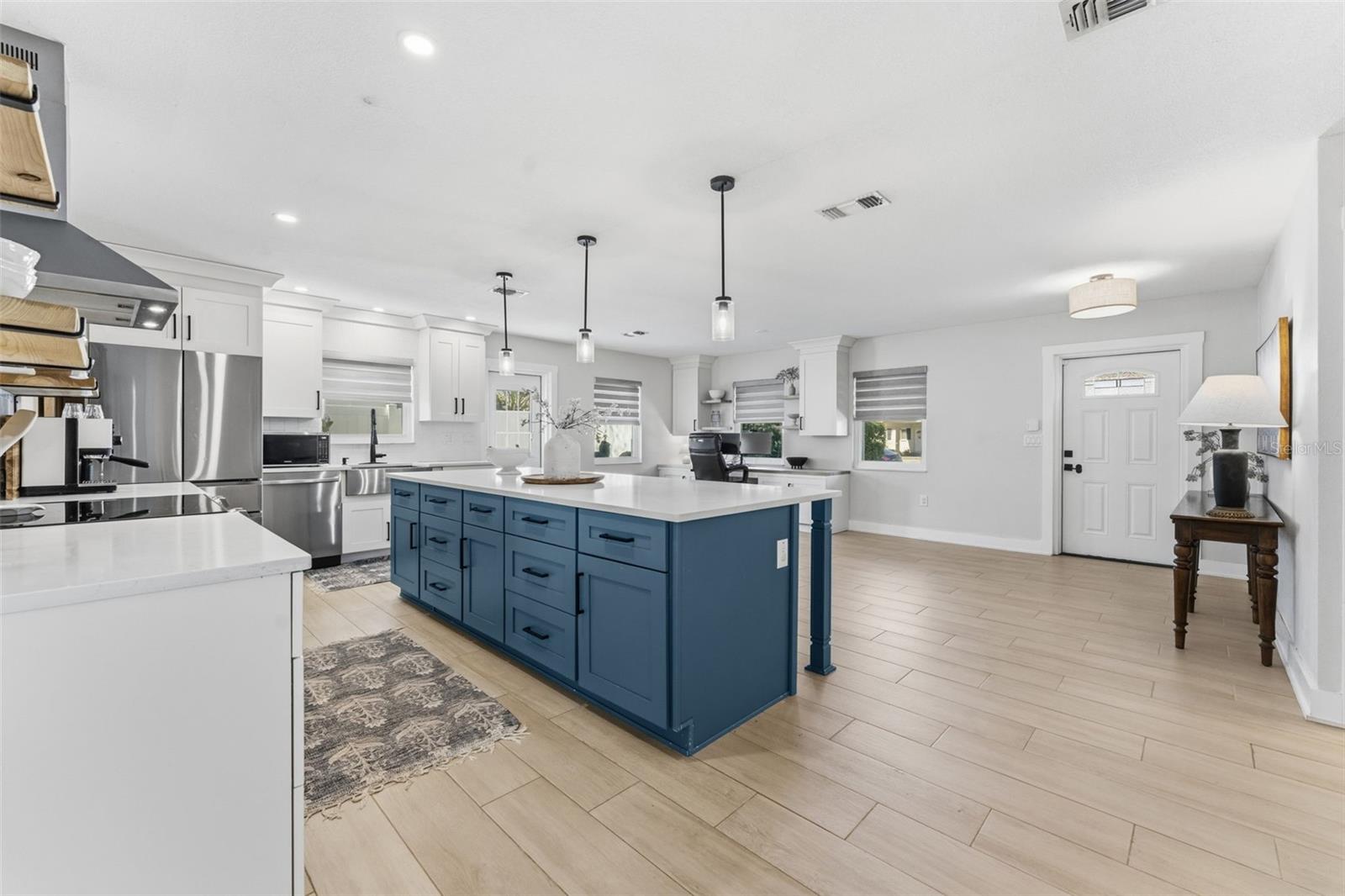 Image 8 of 51 For 3910 Paxton Avenue