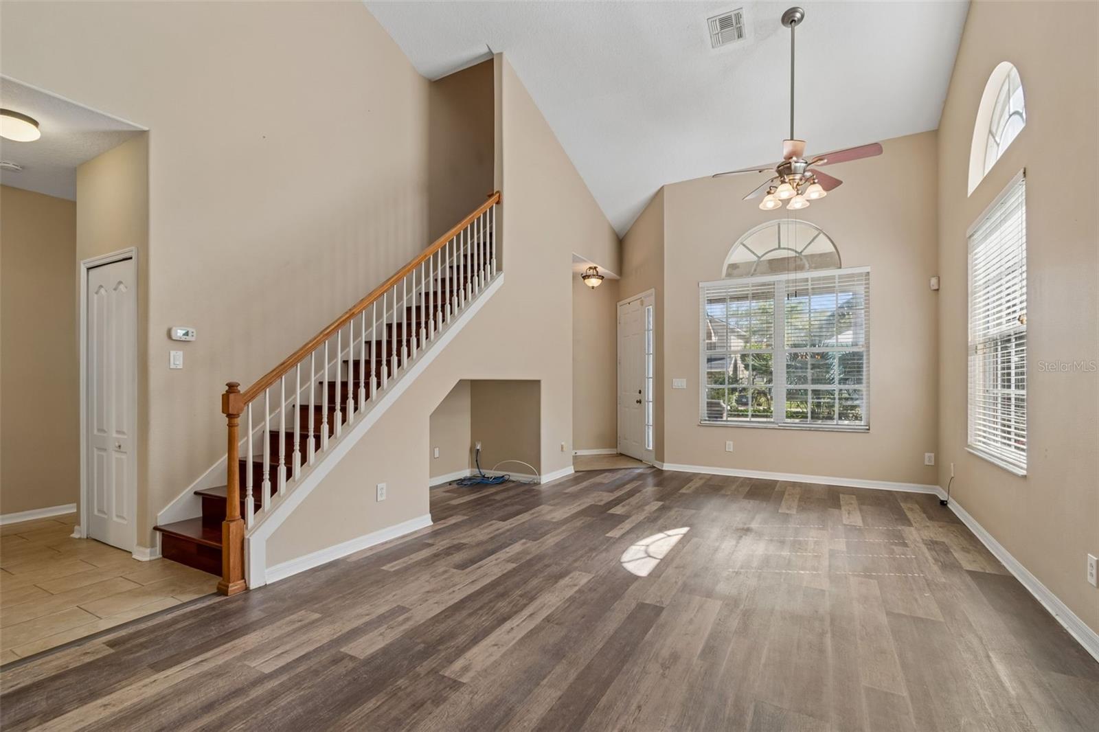 Image 11 of 86 For 461 Briland Street