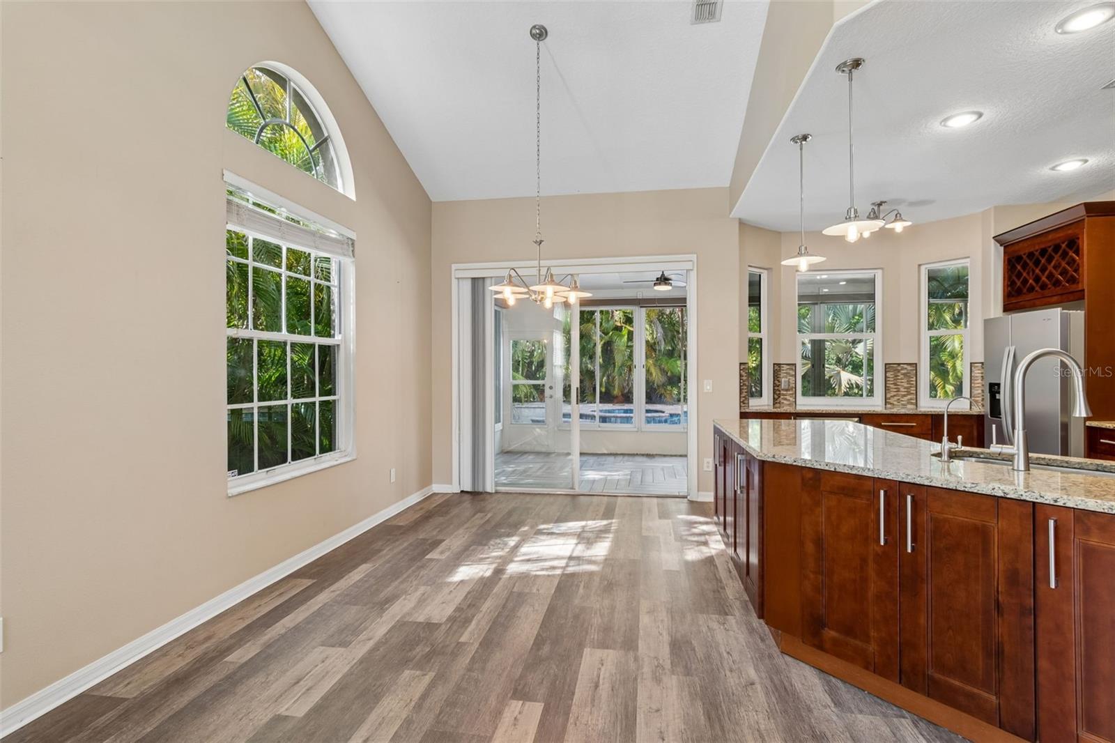 Image 14 of 86 For 461 Briland Street