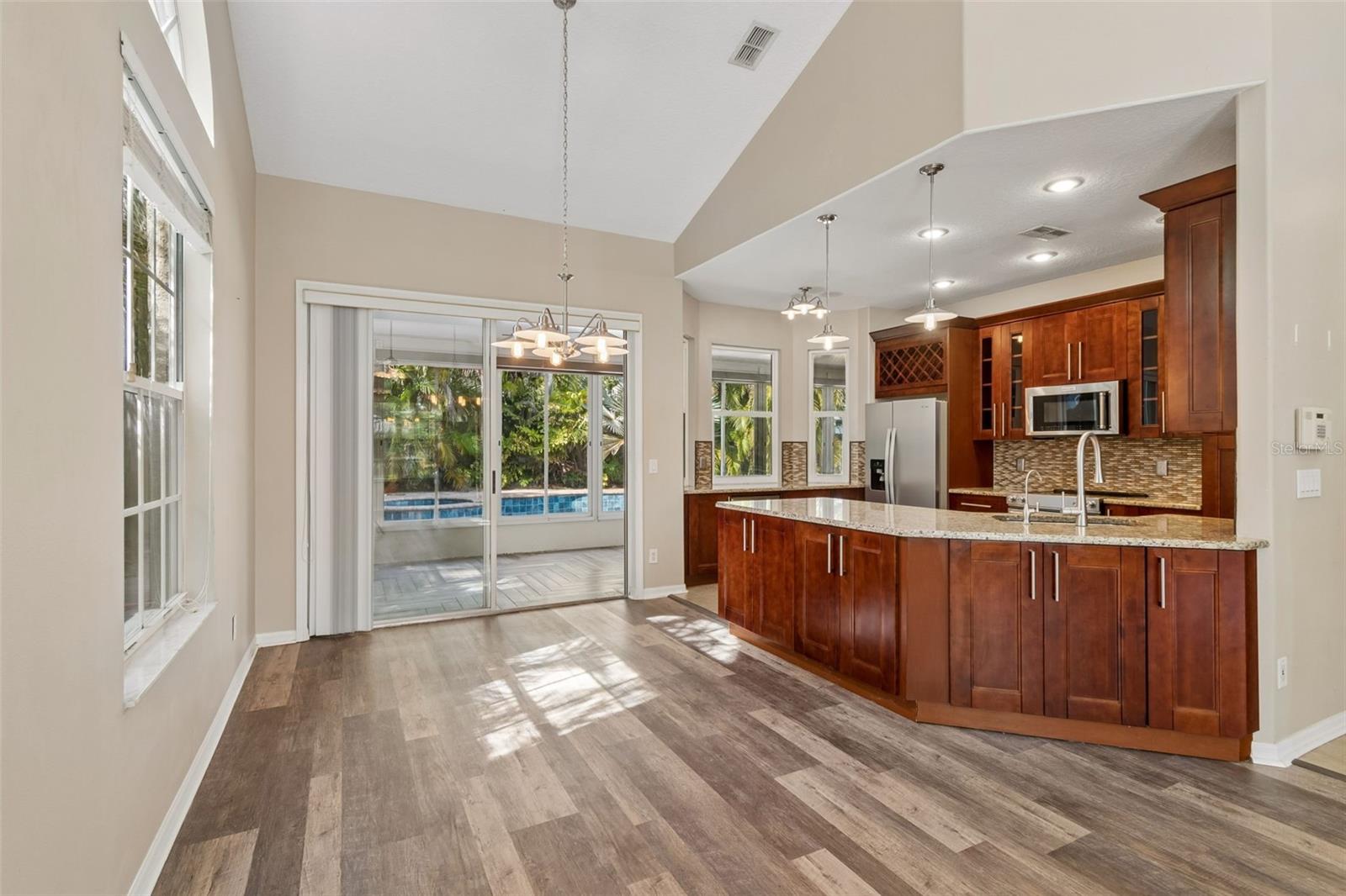 Image 15 of 86 For 461 Briland Street