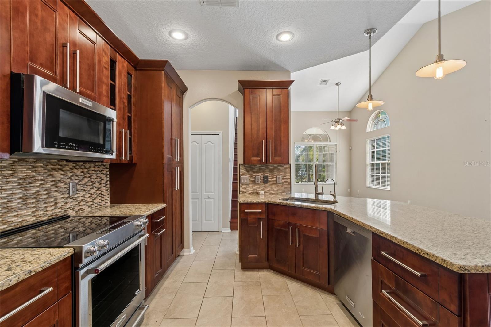 Image 19 of 86 For 461 Briland Street