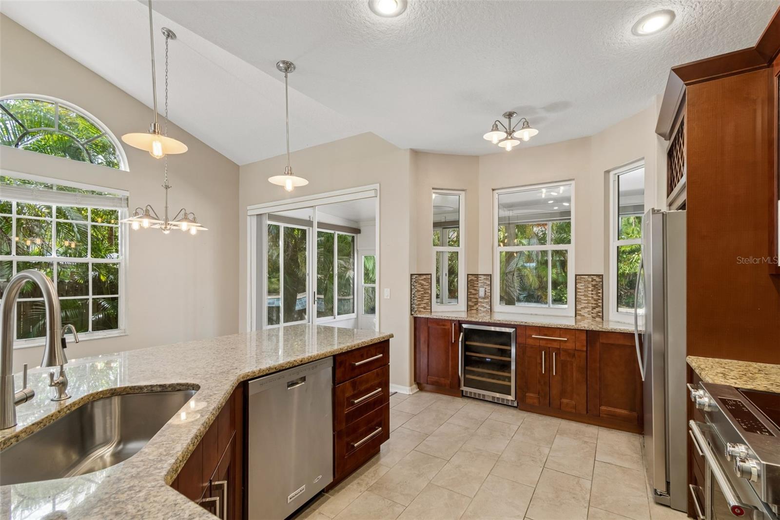 Image 23 of 86 For 461 Briland Street