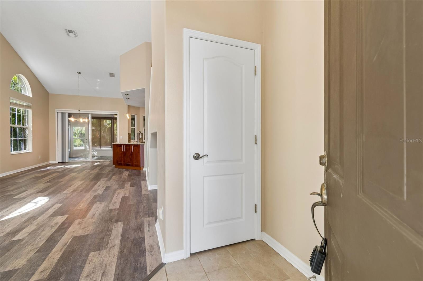 Image 9 of 86 For 461 Briland Street